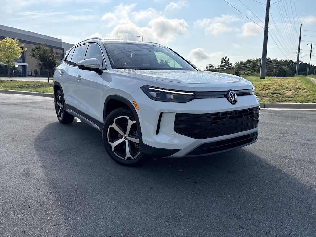 New 2026 Volkswagen Tiguan SE SUV