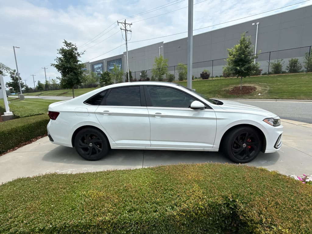 Used 2025 Volkswagen Jetta 1.5T SE Sedan