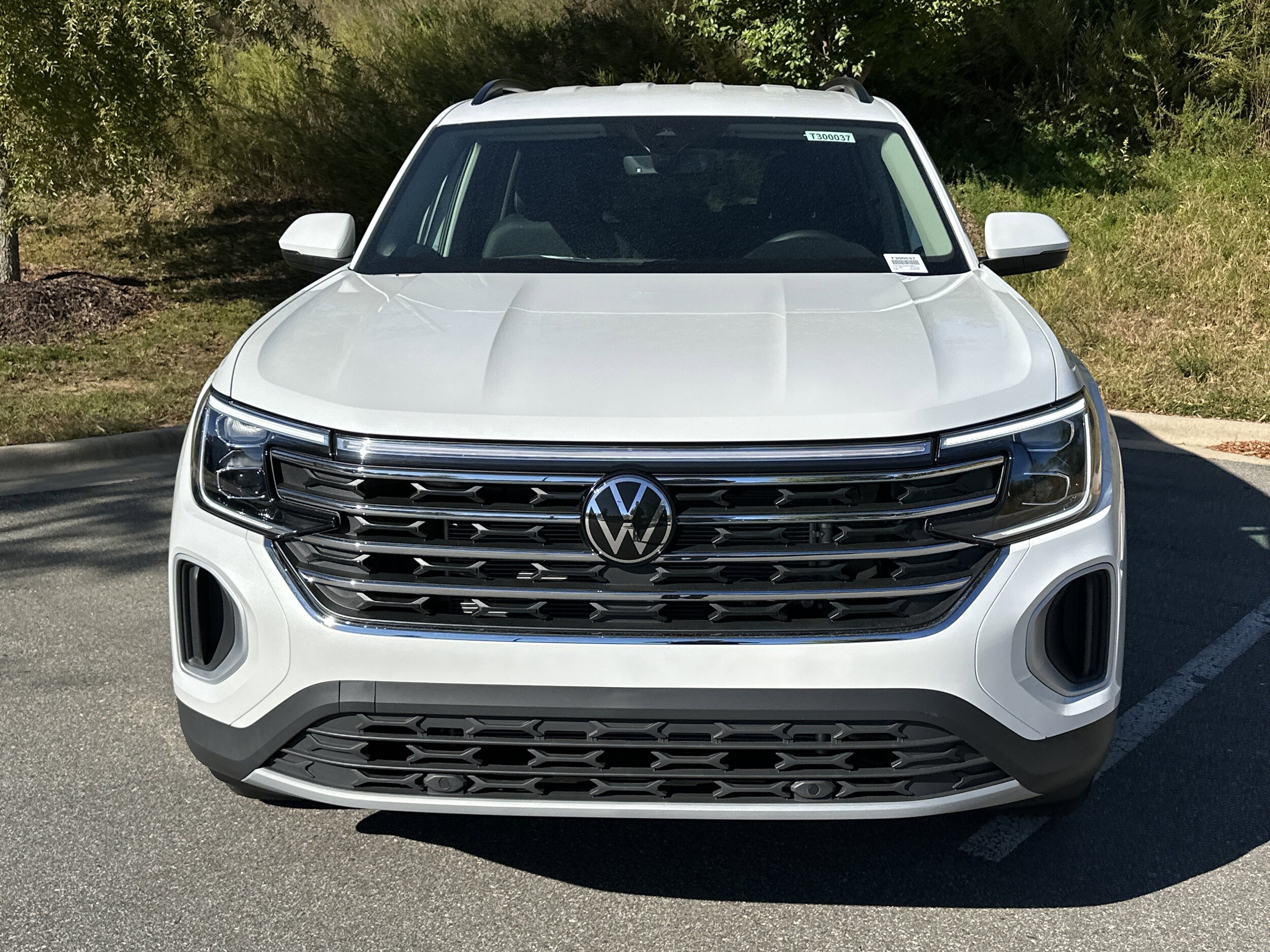 2026 Volkswagen Atlas SE photo 2