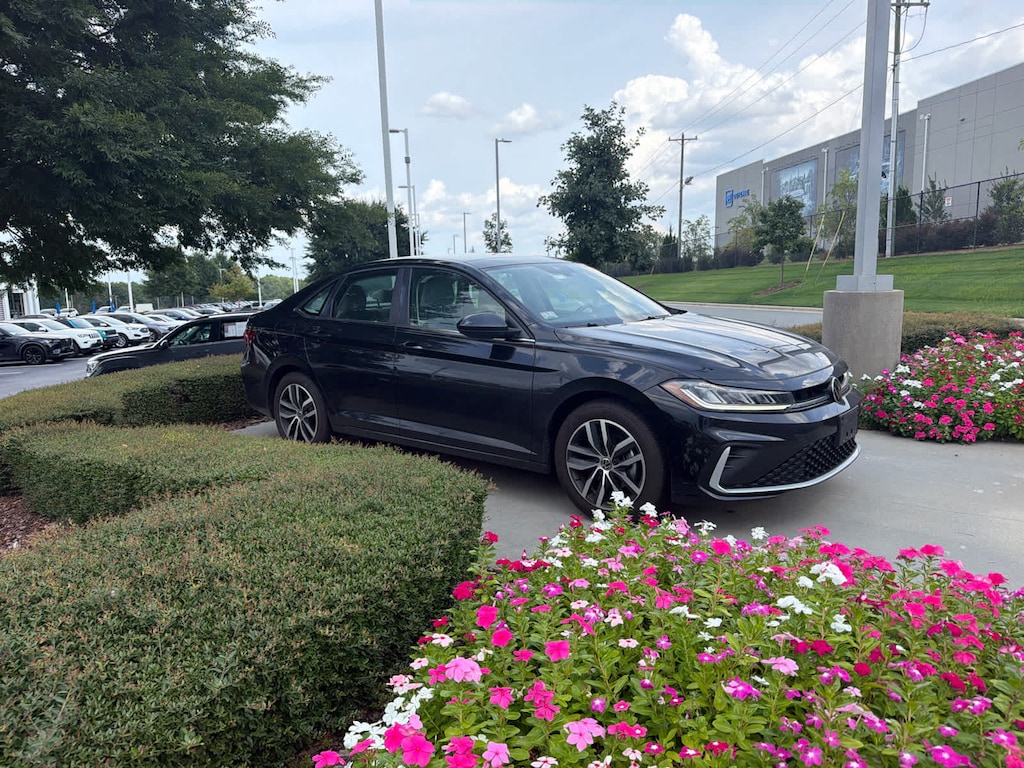 Used 2025 Volkswagen Jetta 1.5T SE Sedan