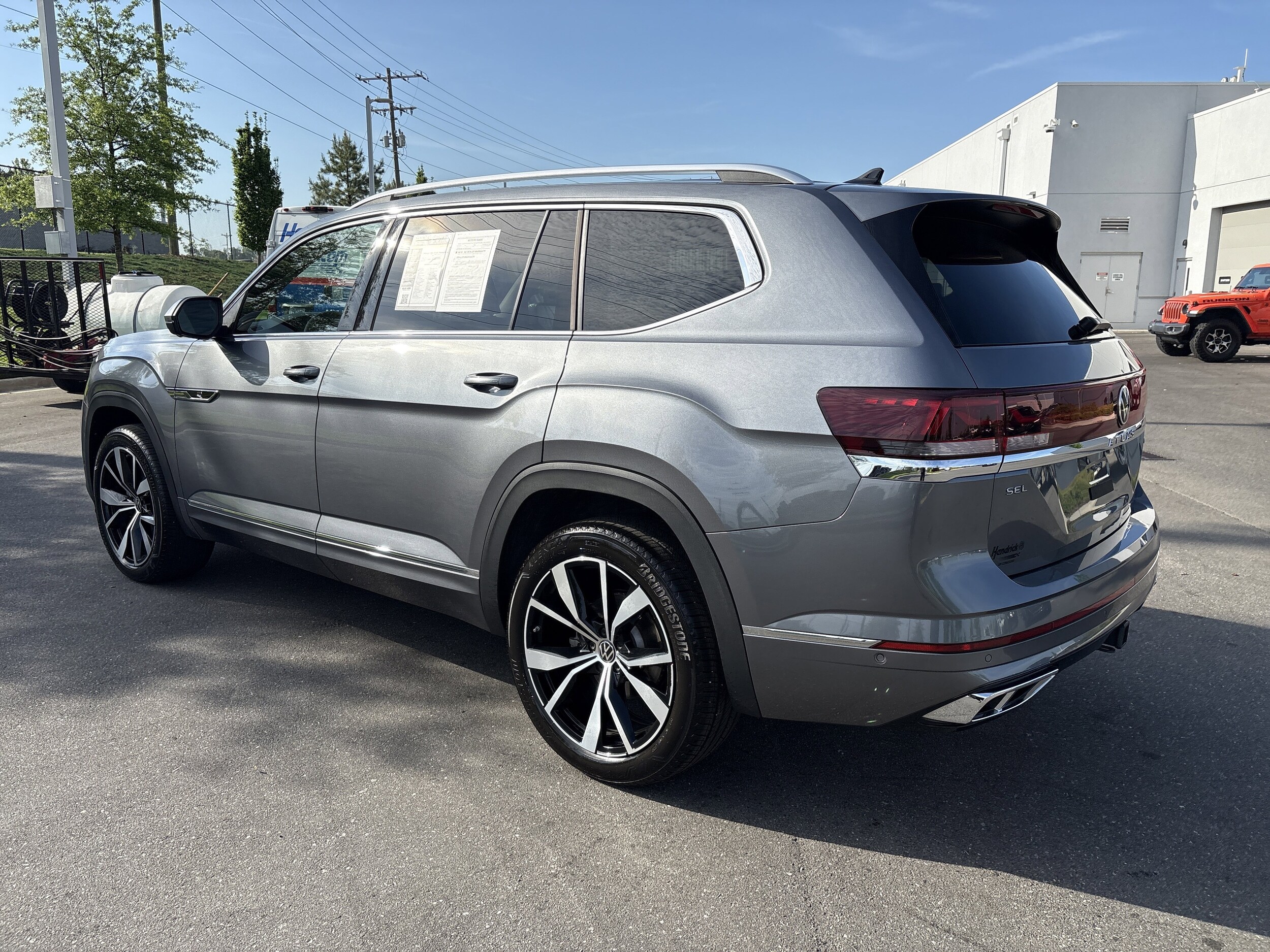 2025 Volkswagen Atlas 2.0T SEL Premium R-Line photo 6