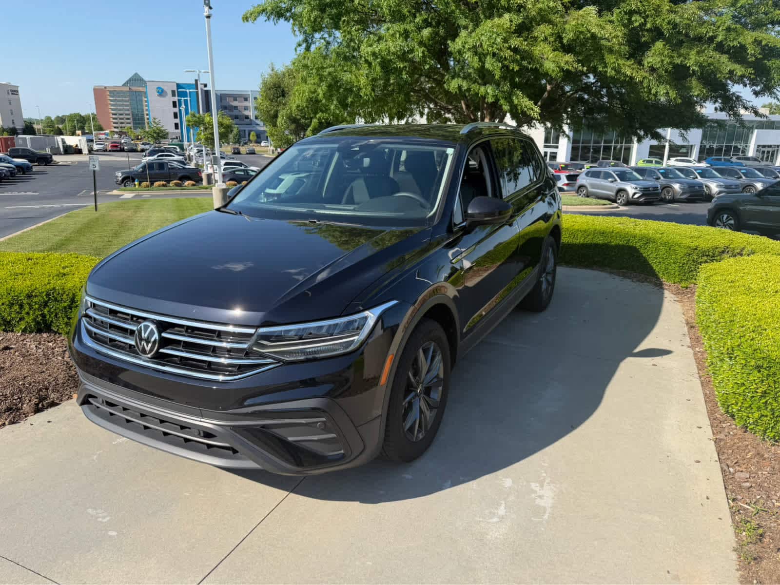 2022 Volkswagen Tiguan 2.0T SE photo 5