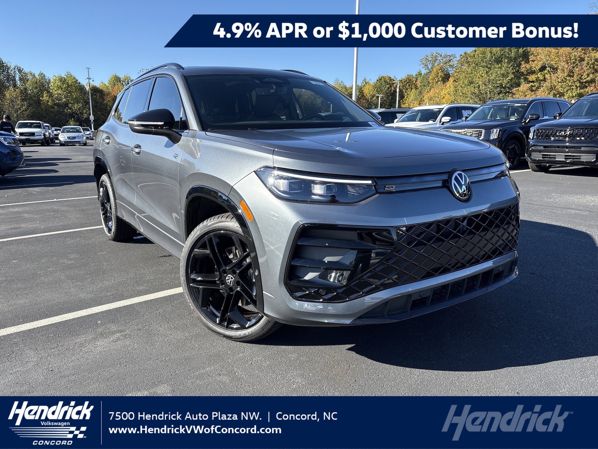 2026 Volkswagen Tiguan SE R-LINE BLACK's photo