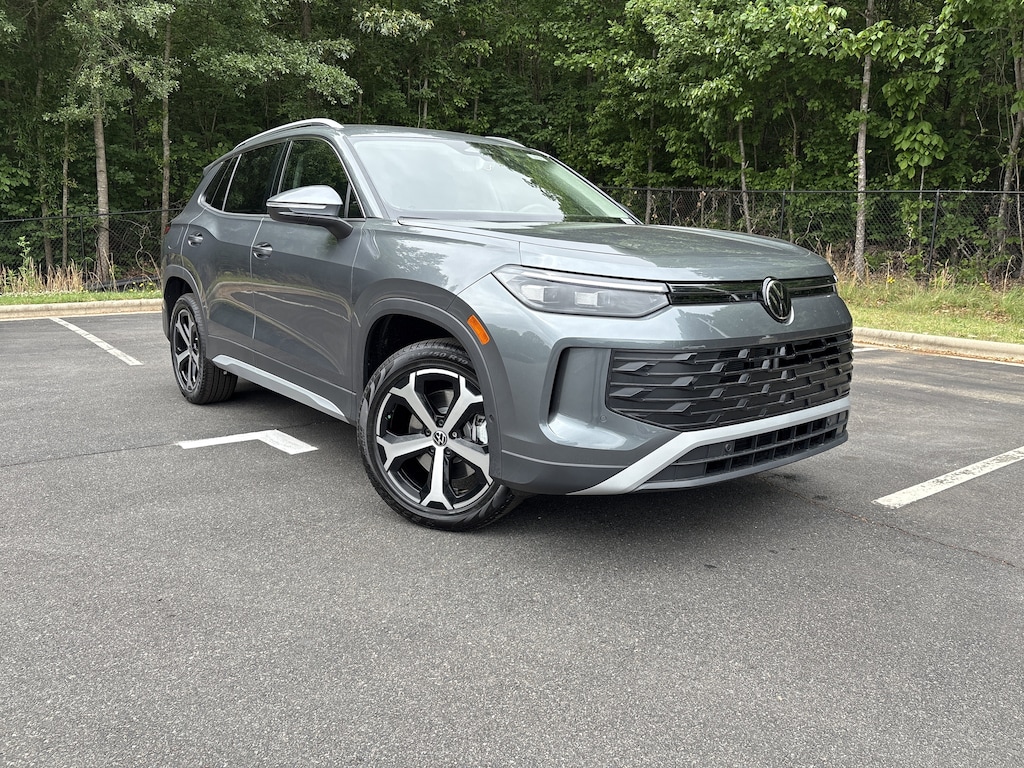New 2026 Volkswagen Tiguan 2.0T SE SUV