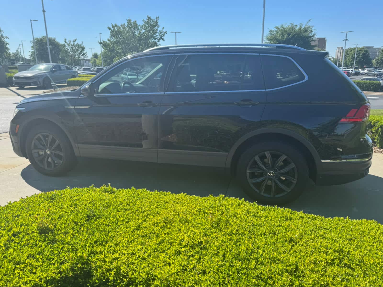 2023 Volkswagen Tiguan 2.0T SE photo 4