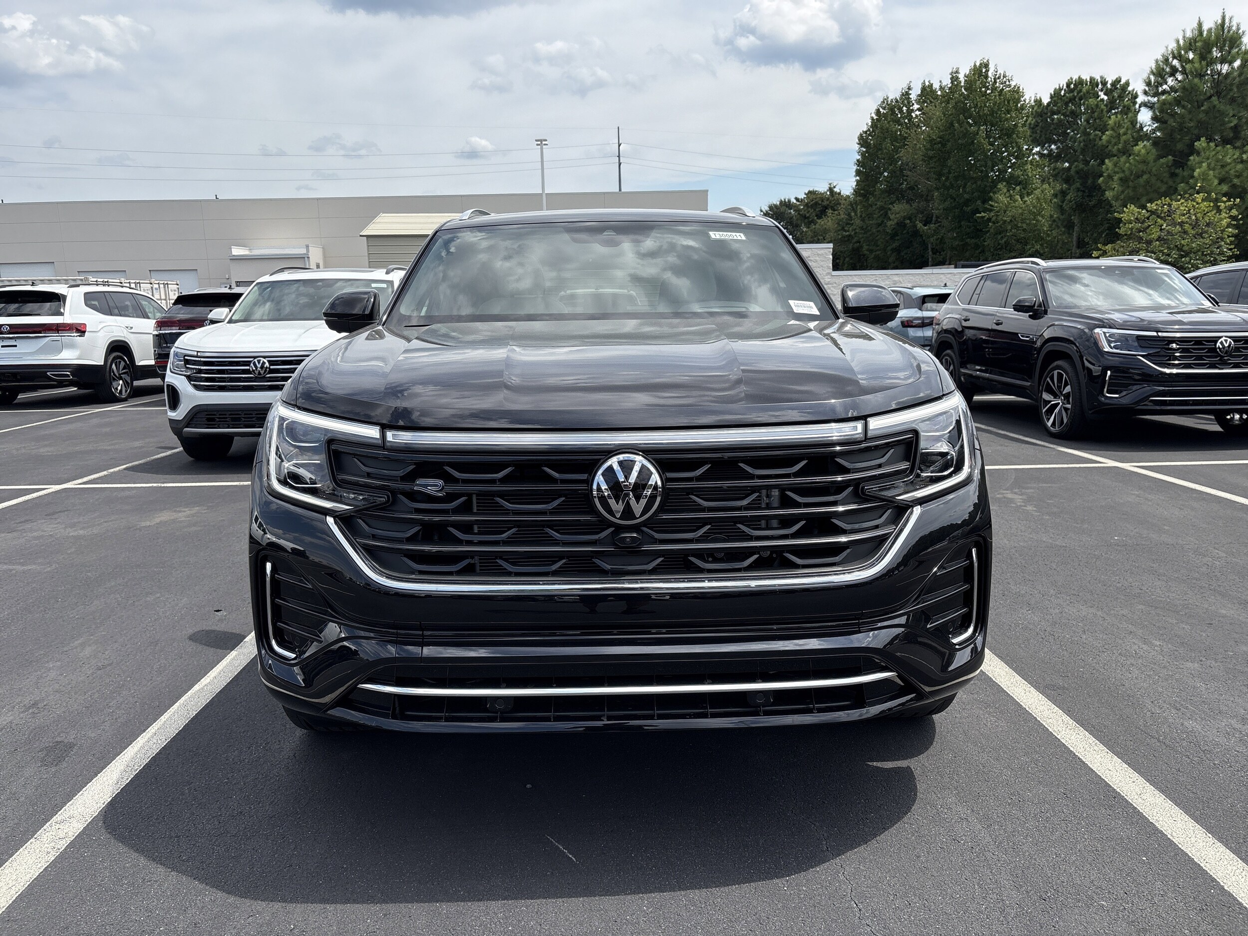 2026 Volkswagen Atlas Cross Sport SEL Premium R-Line photo 2