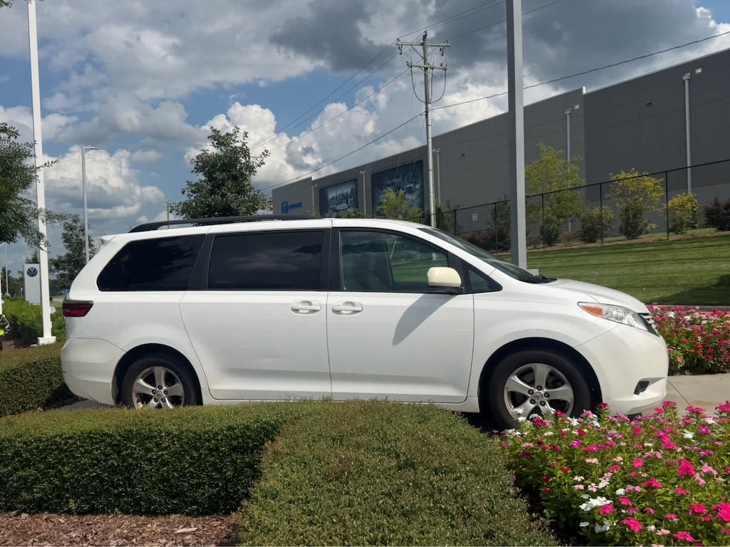 Used 2017 Toyota Sienna LE 8 Passenger Van