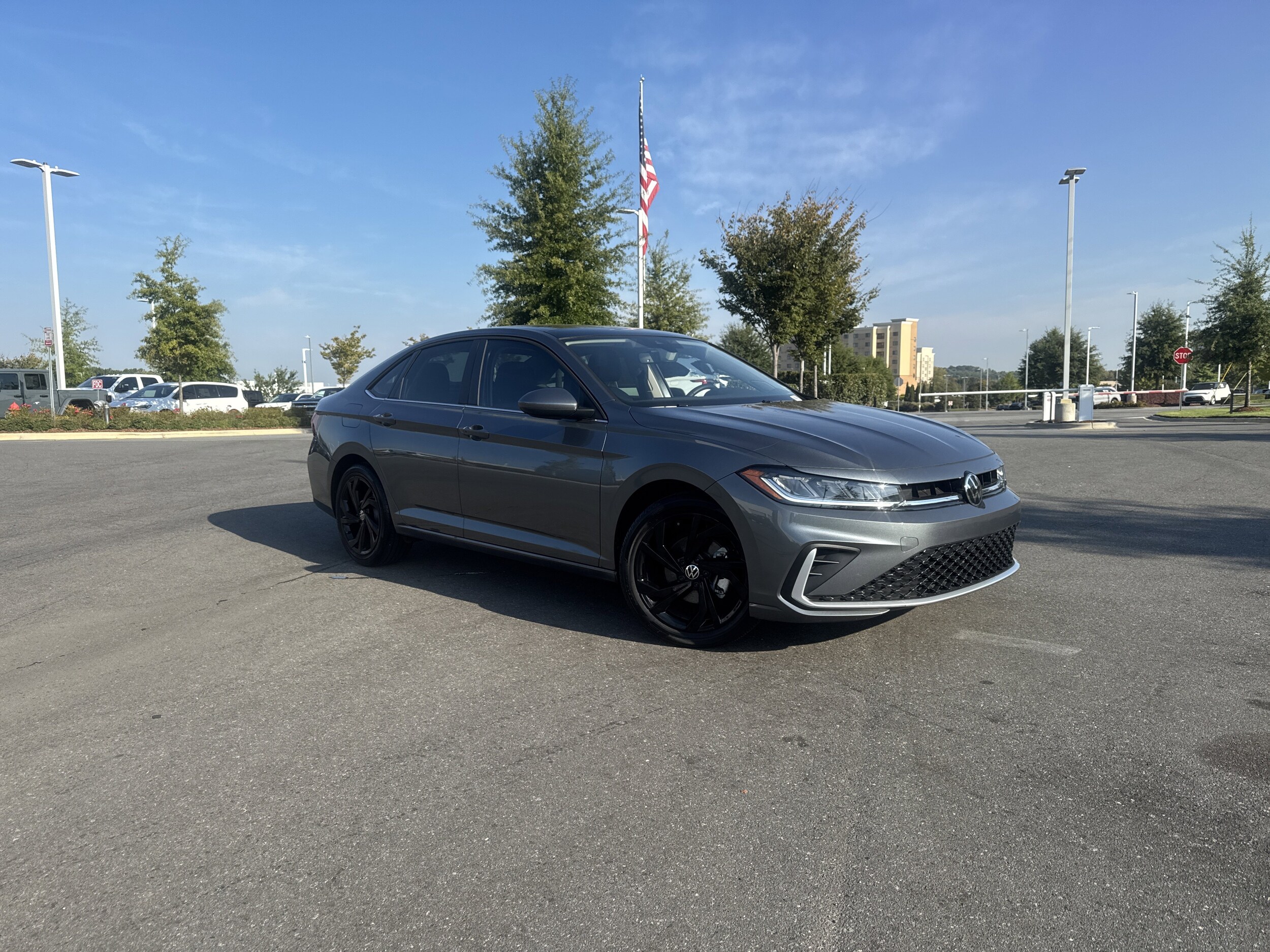2025 Volkswagen Jetta 1.5T SE photo 2