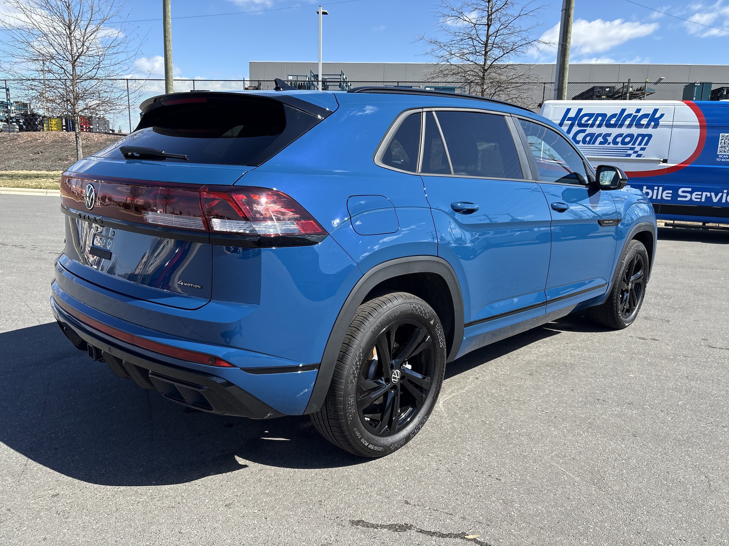 2026 Volkswagen Atlas Cross Sport 2.0T SEL R-Line Black photo 3