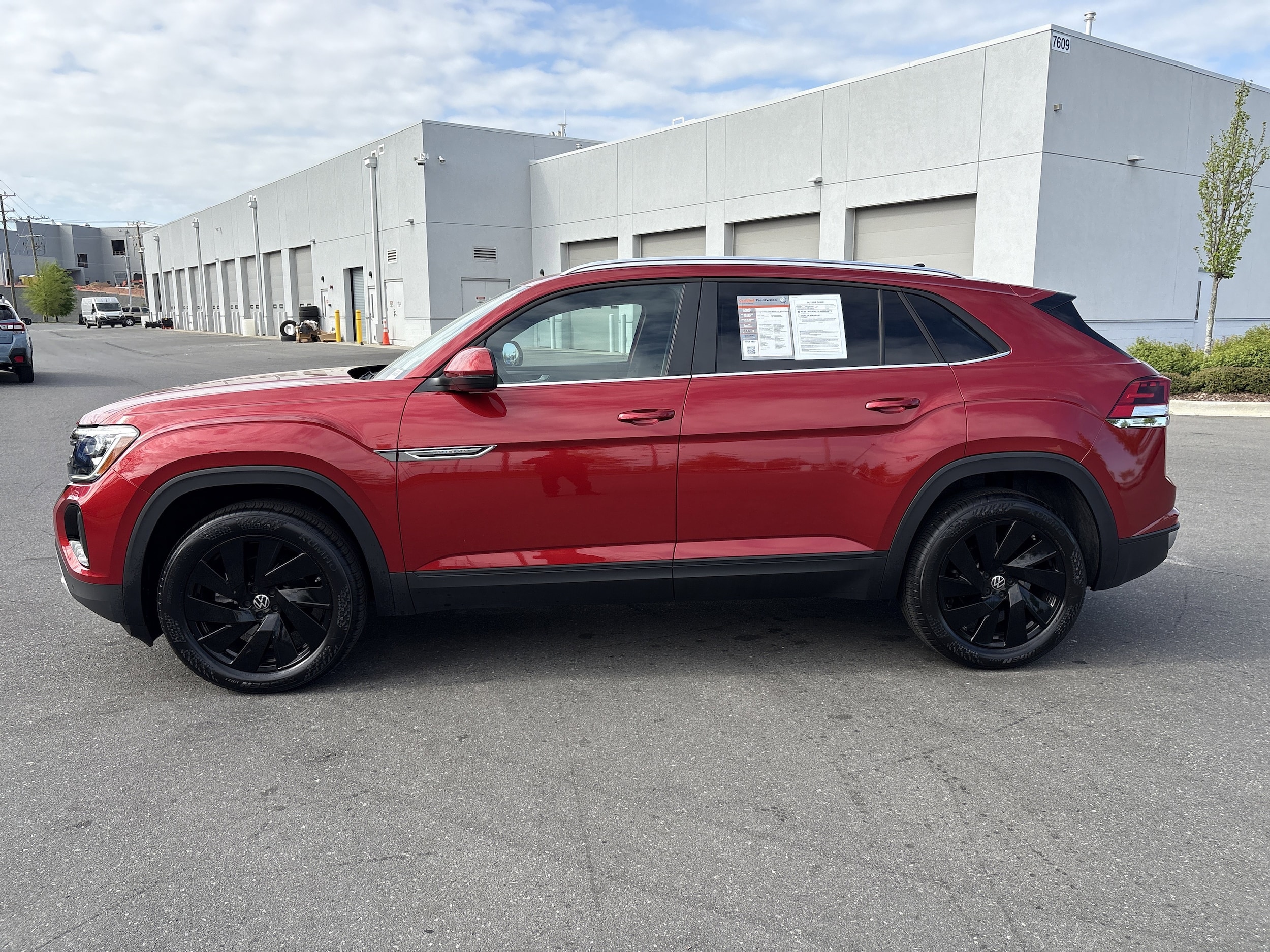 2024 Volkswagen Atlas Cross Sport 2.0T SE w/Technology photo 5