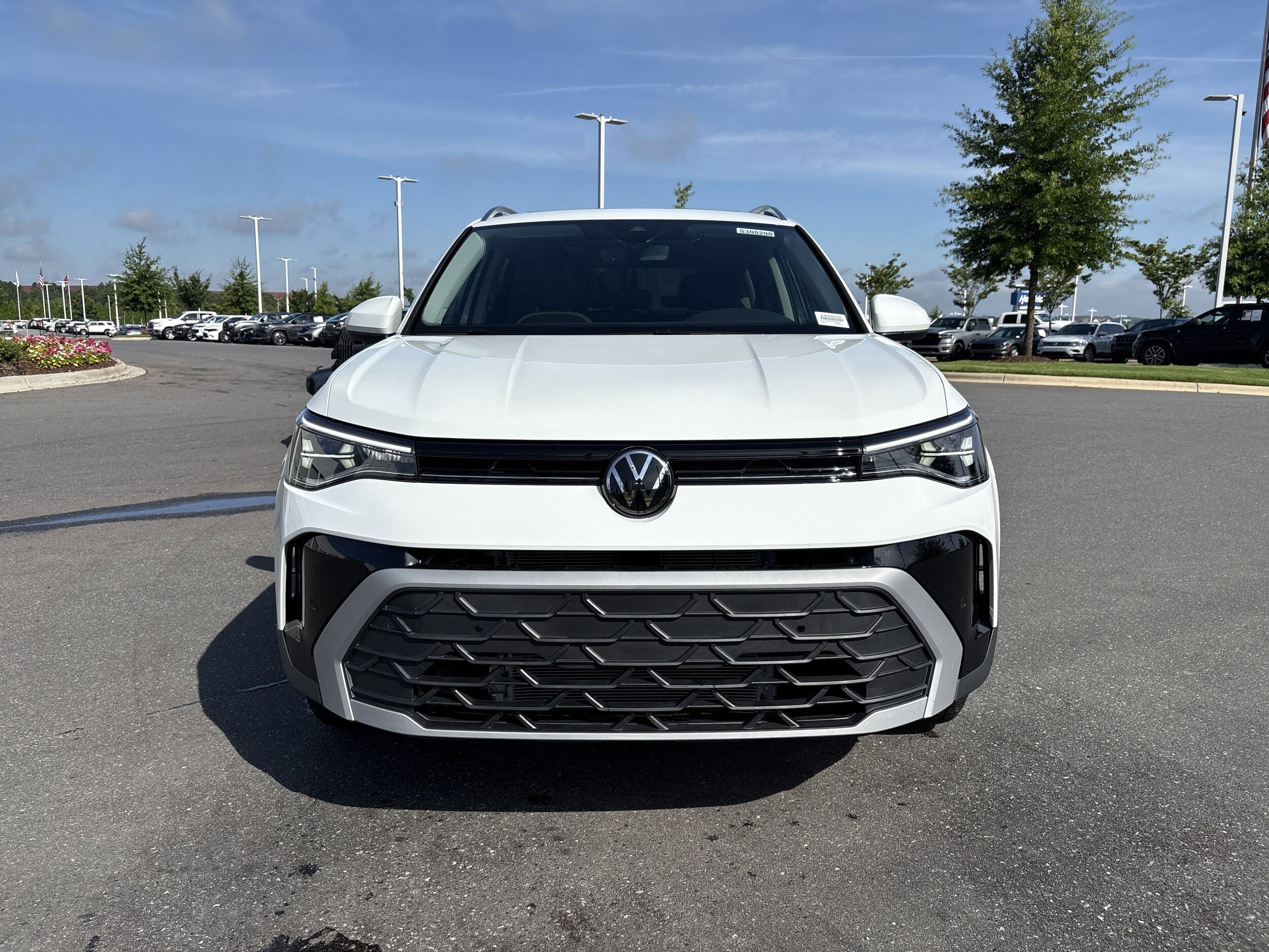 2025 Volkswagen Taos SE photo 3
