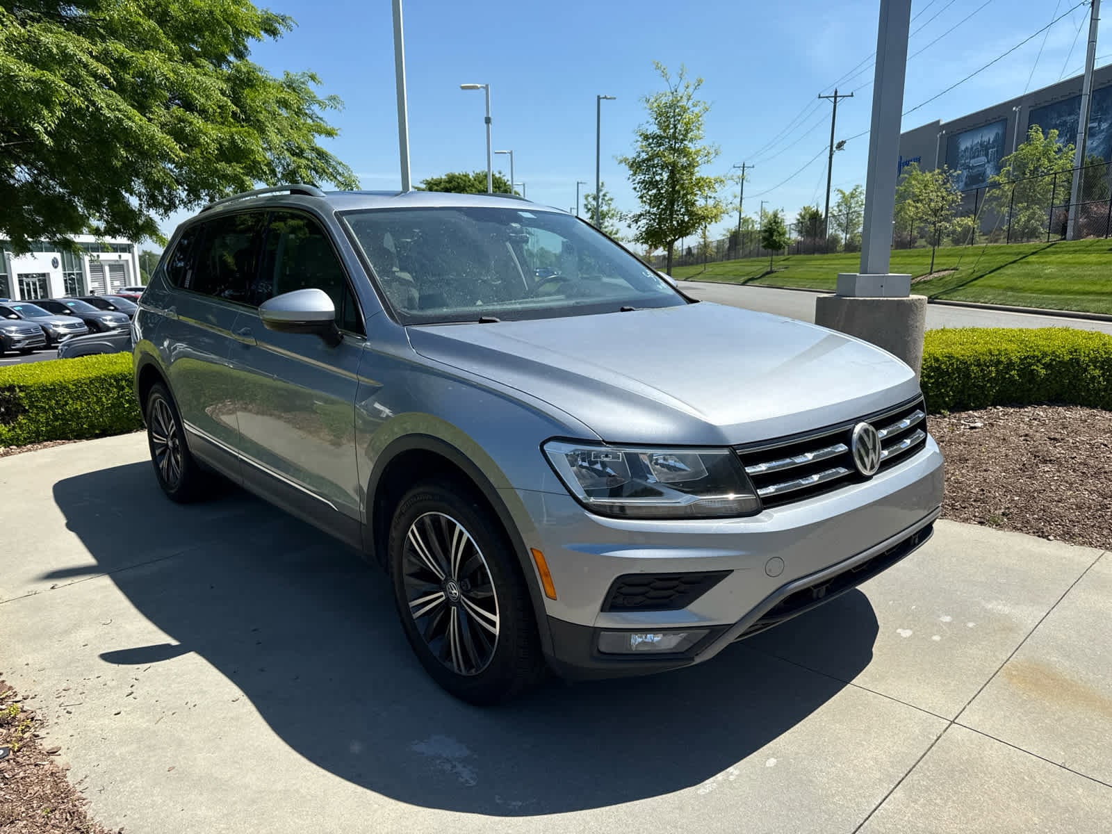 2019 Volkswagen Tiguan 2.0T SEL photo 2
