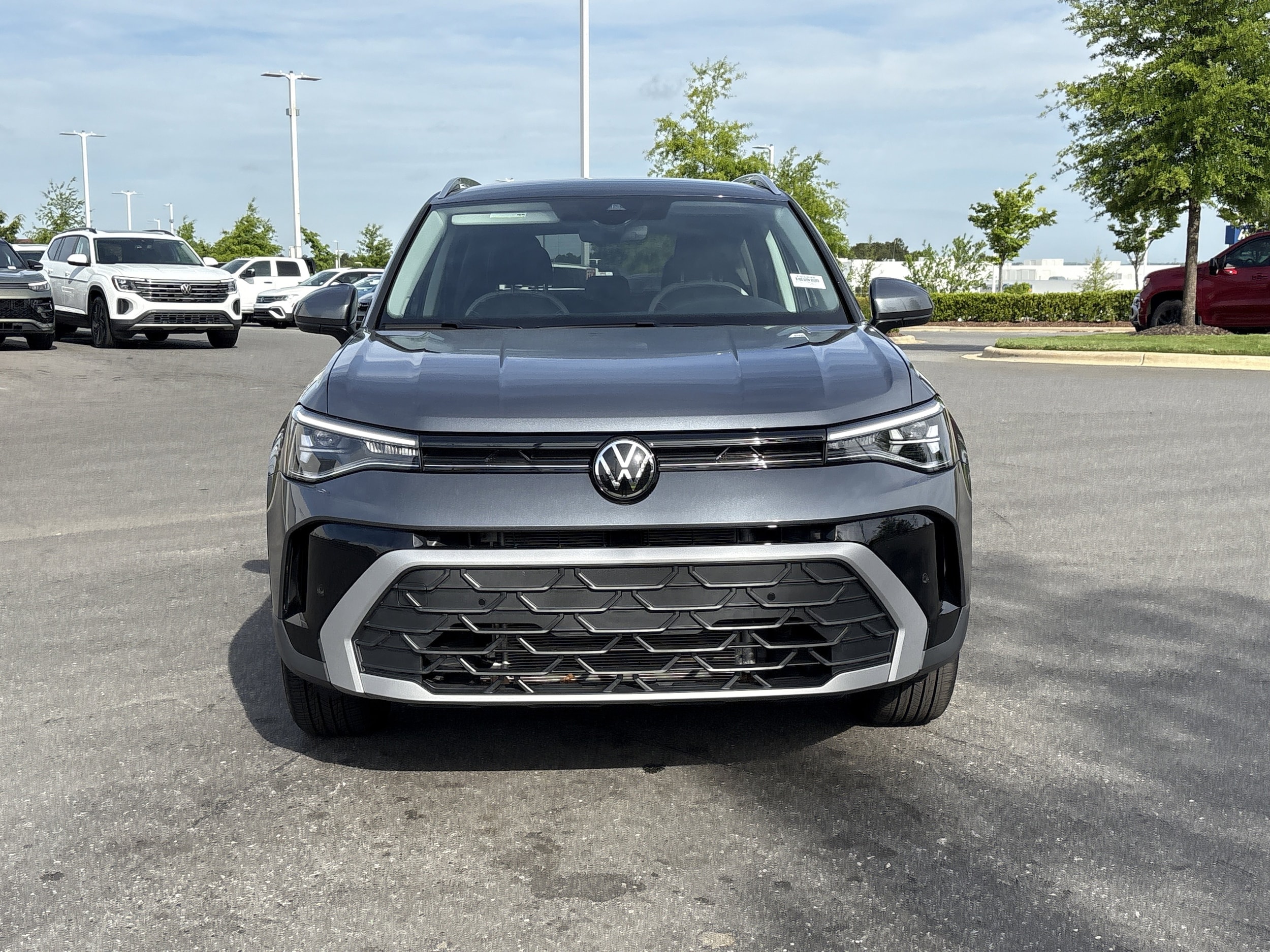 2025 Volkswagen Taos 1.5T SE photo 2