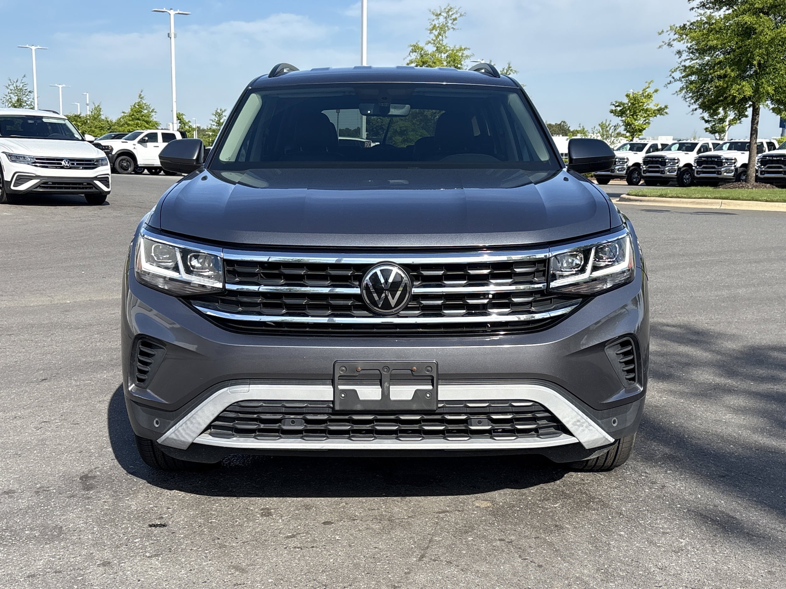 2023 Volkswagen Atlas 2.0T SE w/Technology photo 2