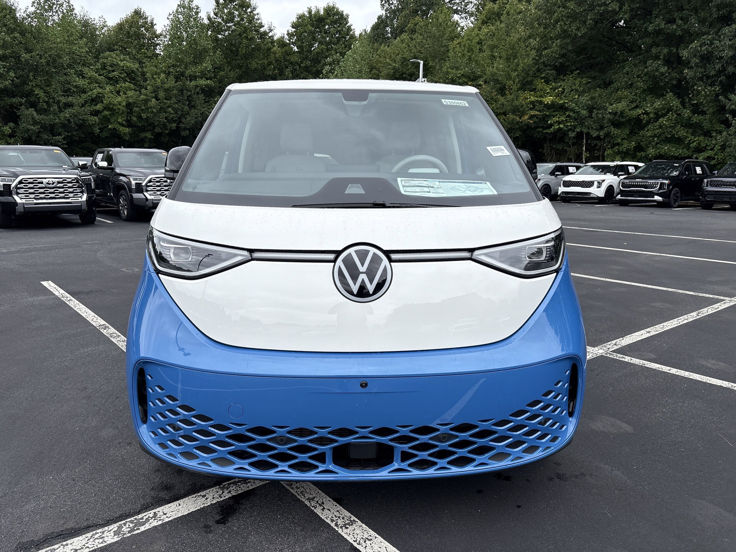 2025 Volkswagen ID. Buzz photo 2
