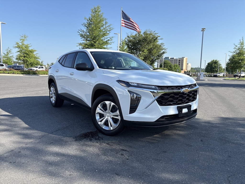 Used 2025 Chevrolet Trax LS SUV