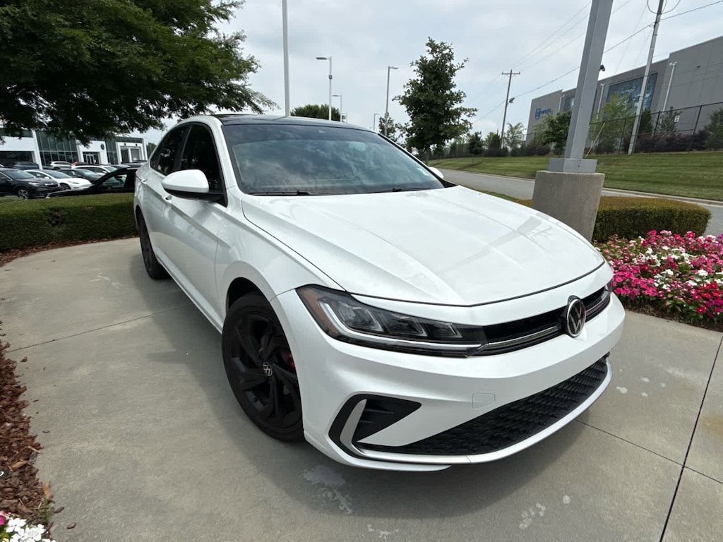 Used 2025 Volkswagen Jetta 1.5T SE Sedan