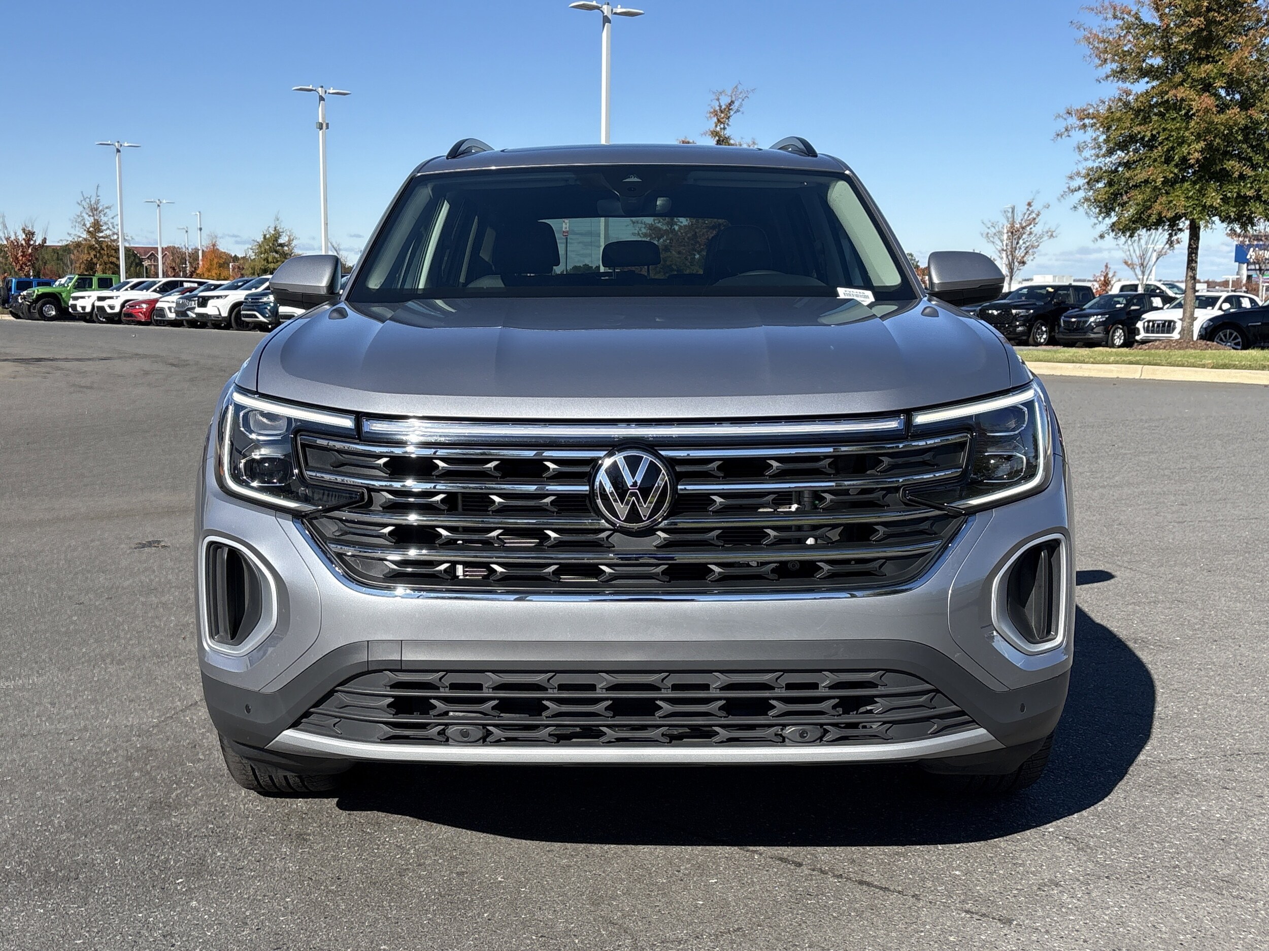 2024 Volkswagen Atlas SE Technology photo 3