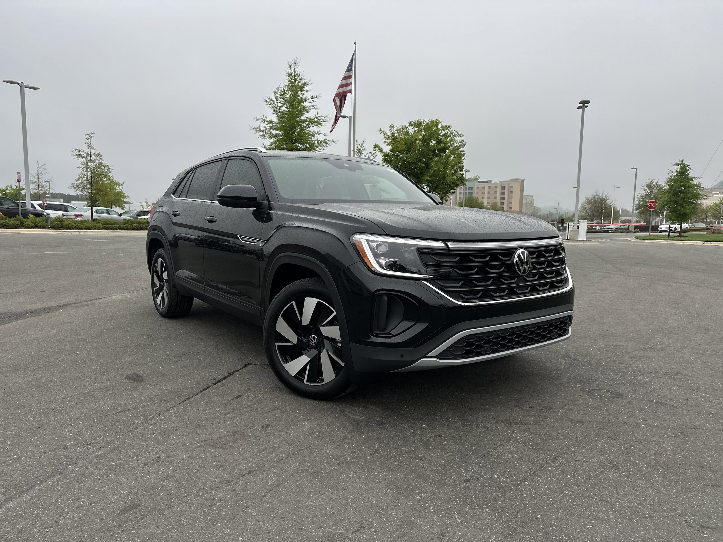 2025 Volkswagen Atlas Cross Sport SE Technology photo 2