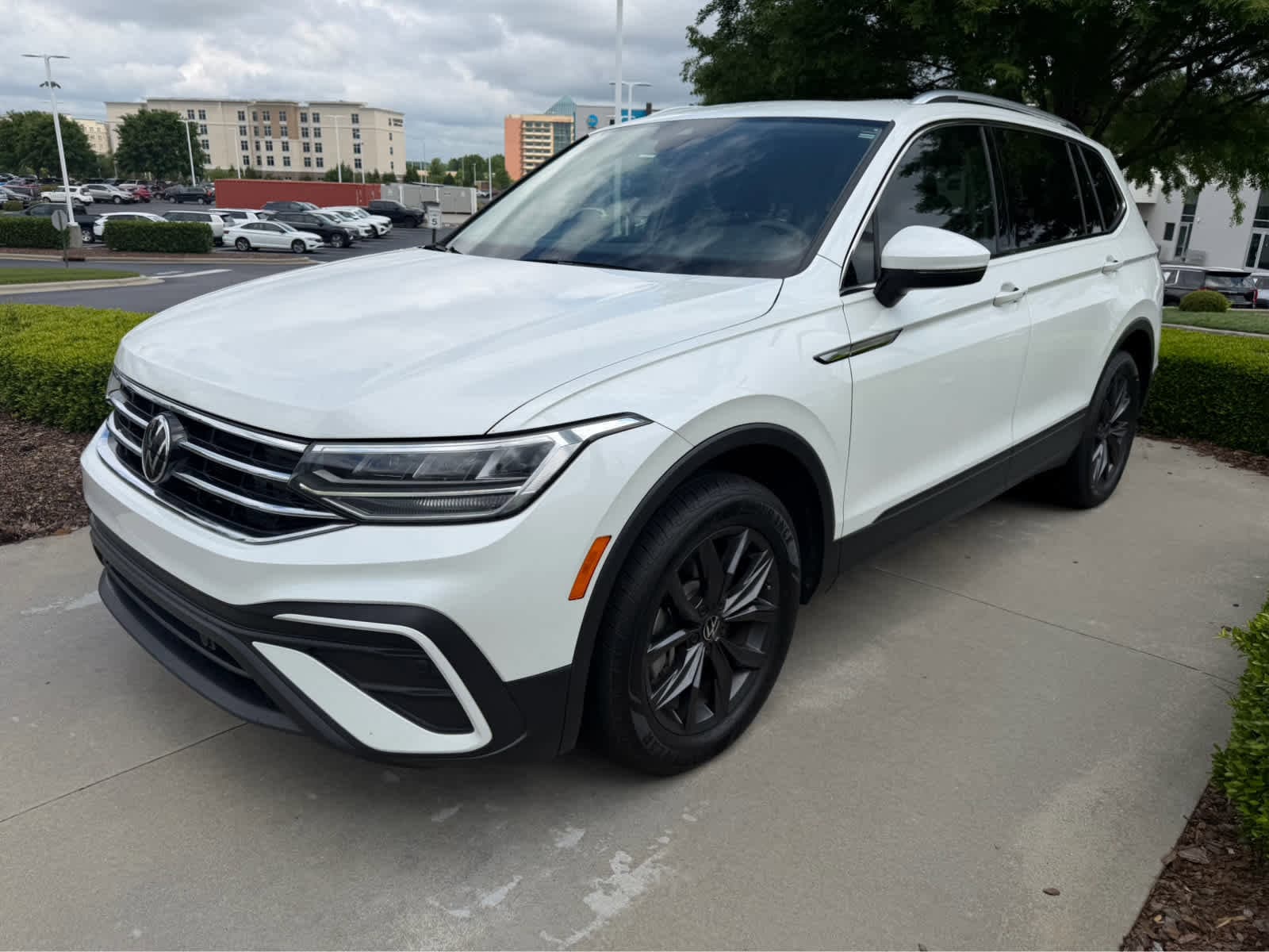 2023 Volkswagen Tiguan 2.0T SE photo 4