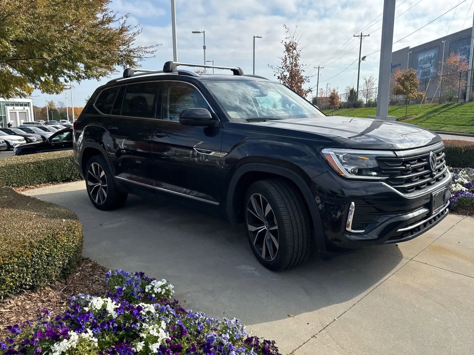 2025 Volkswagen Atlas SEL Premium R-Line photo 2