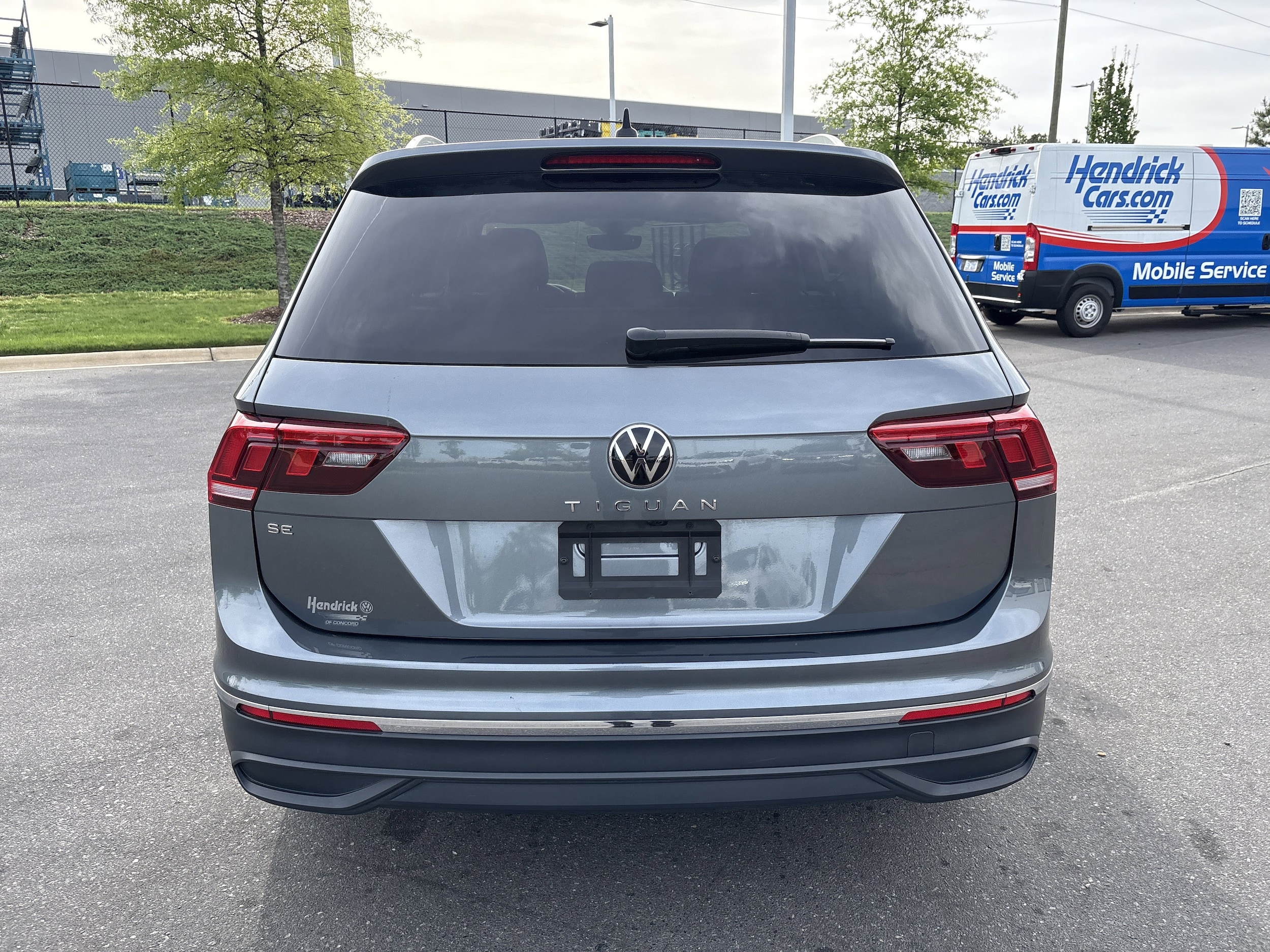 2023 Volkswagen Tiguan 2.0T SE photo 3