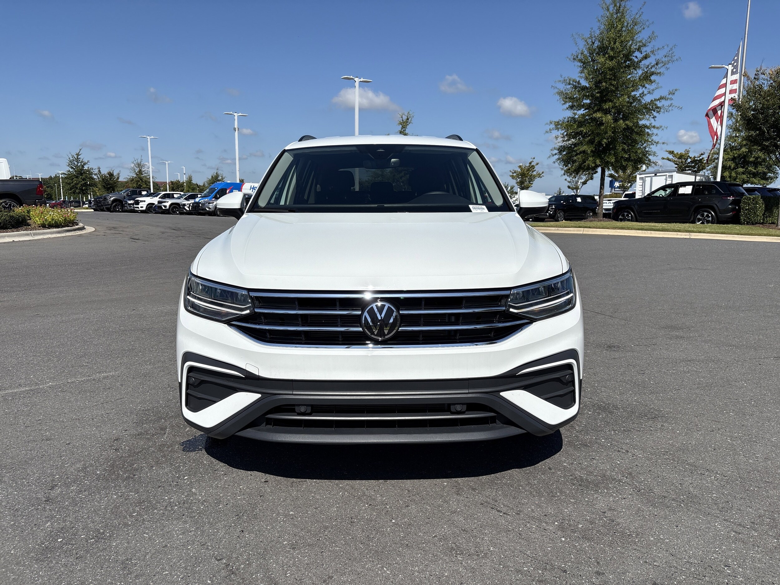 2024 Volkswagen Tiguan S photo 2