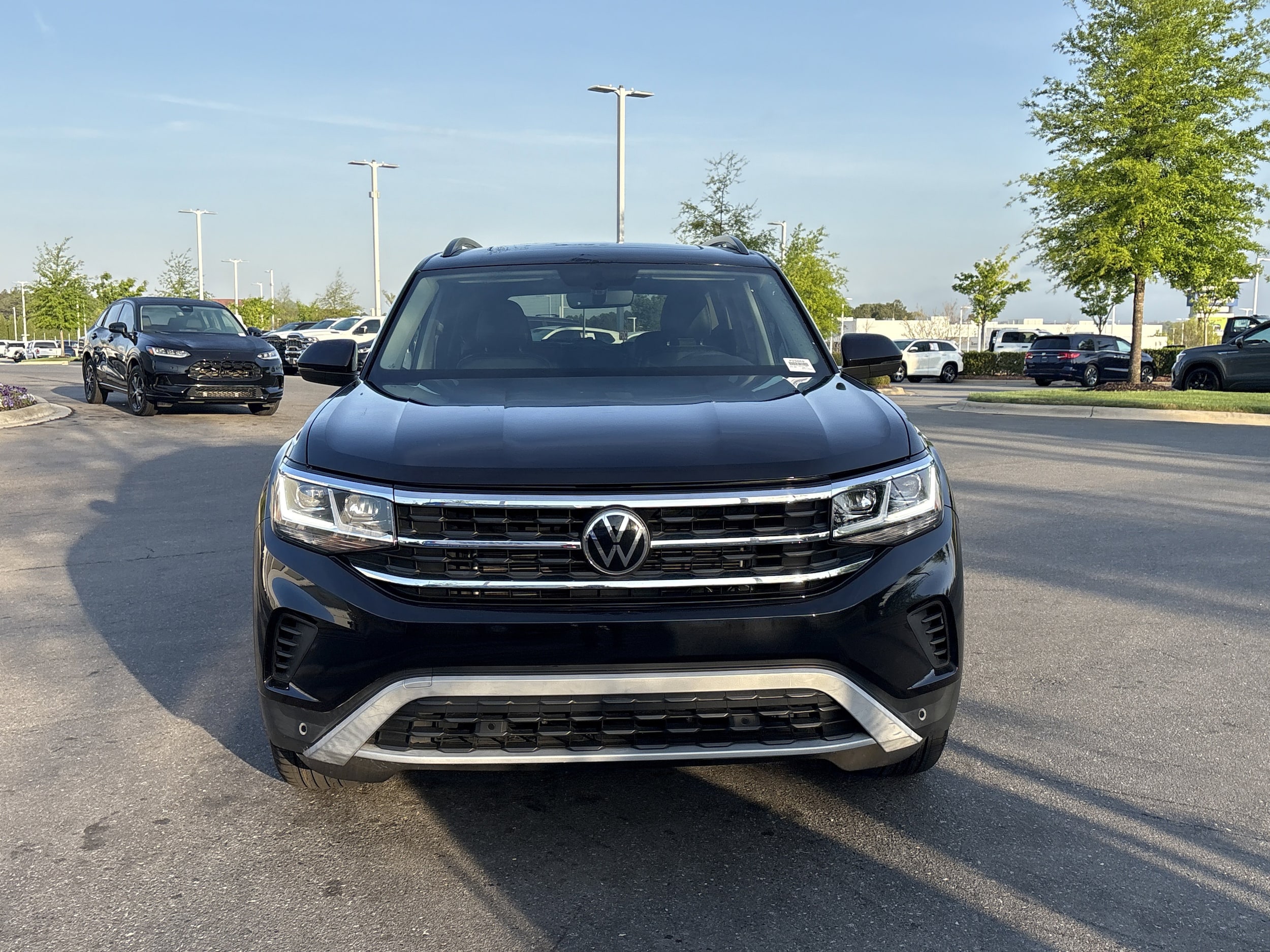 2022 Volkswagen Atlas 3.6L V6 SE w/Technology photo 2