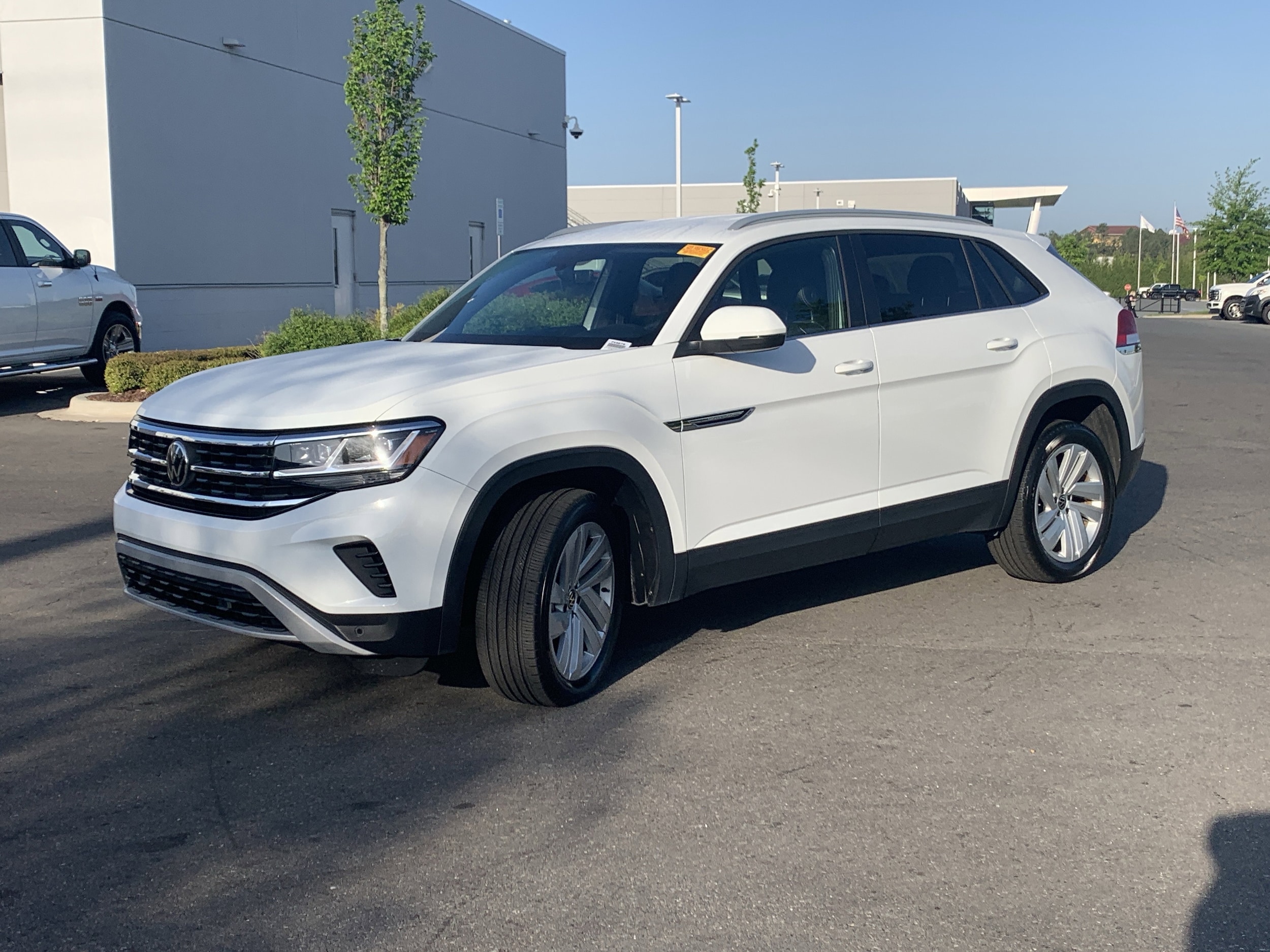 2022 Volkswagen Atlas Cross Sport 3.6L V6 SE w/Technology photo 4