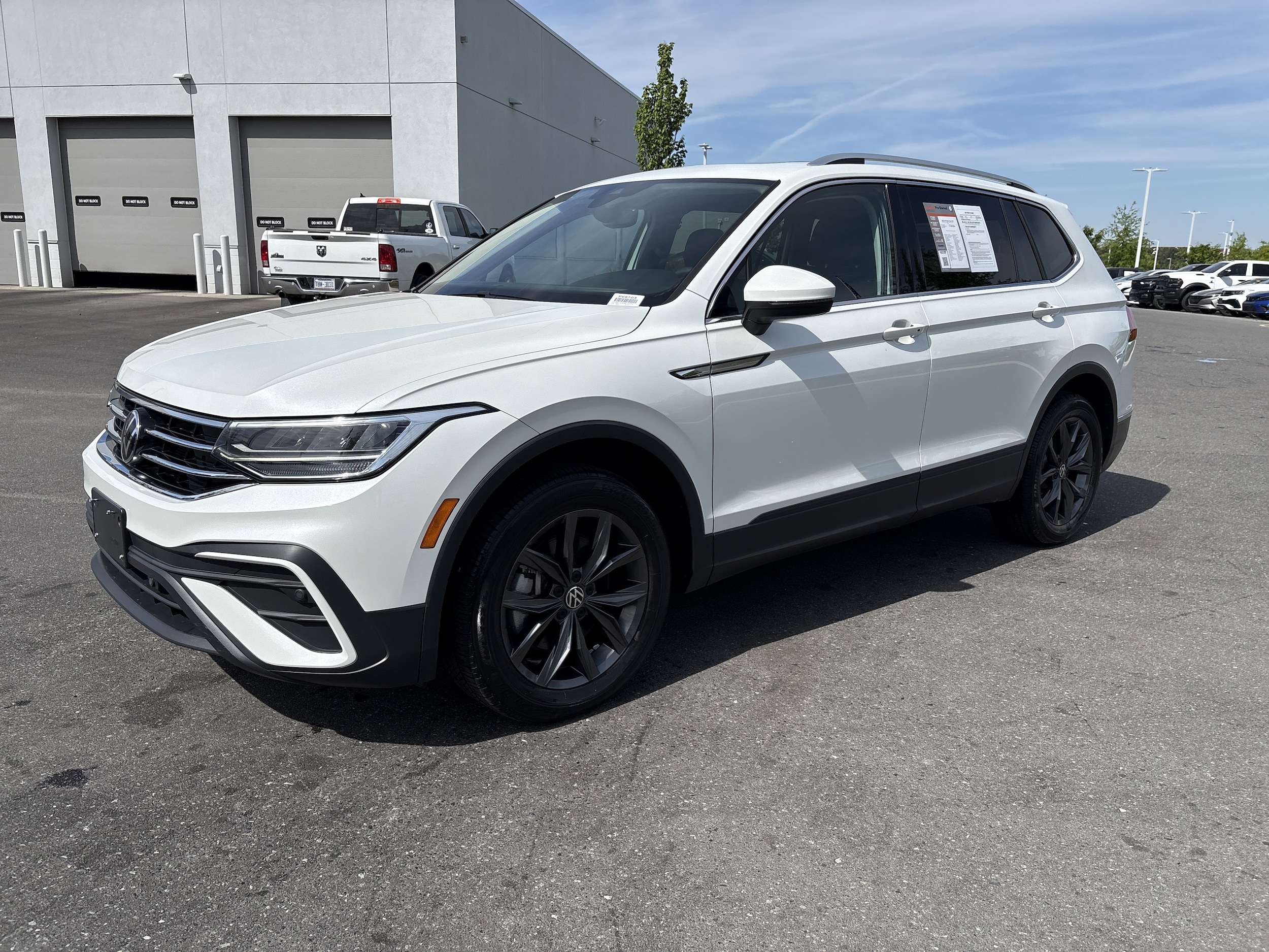 2023 Volkswagen Tiguan 2.0T SE photo 4