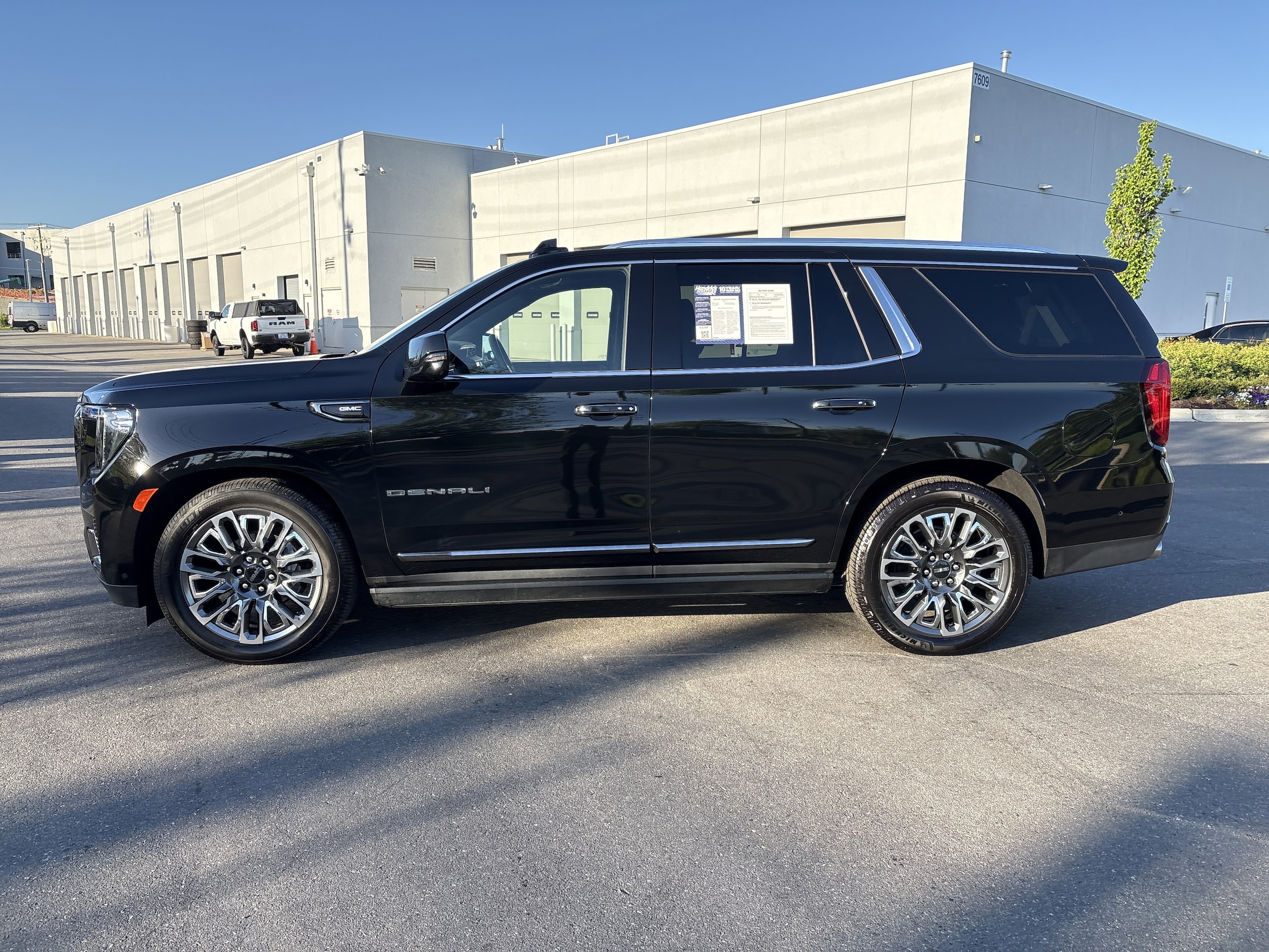 2024 GMC Yukon Denali Ultimate photo 4