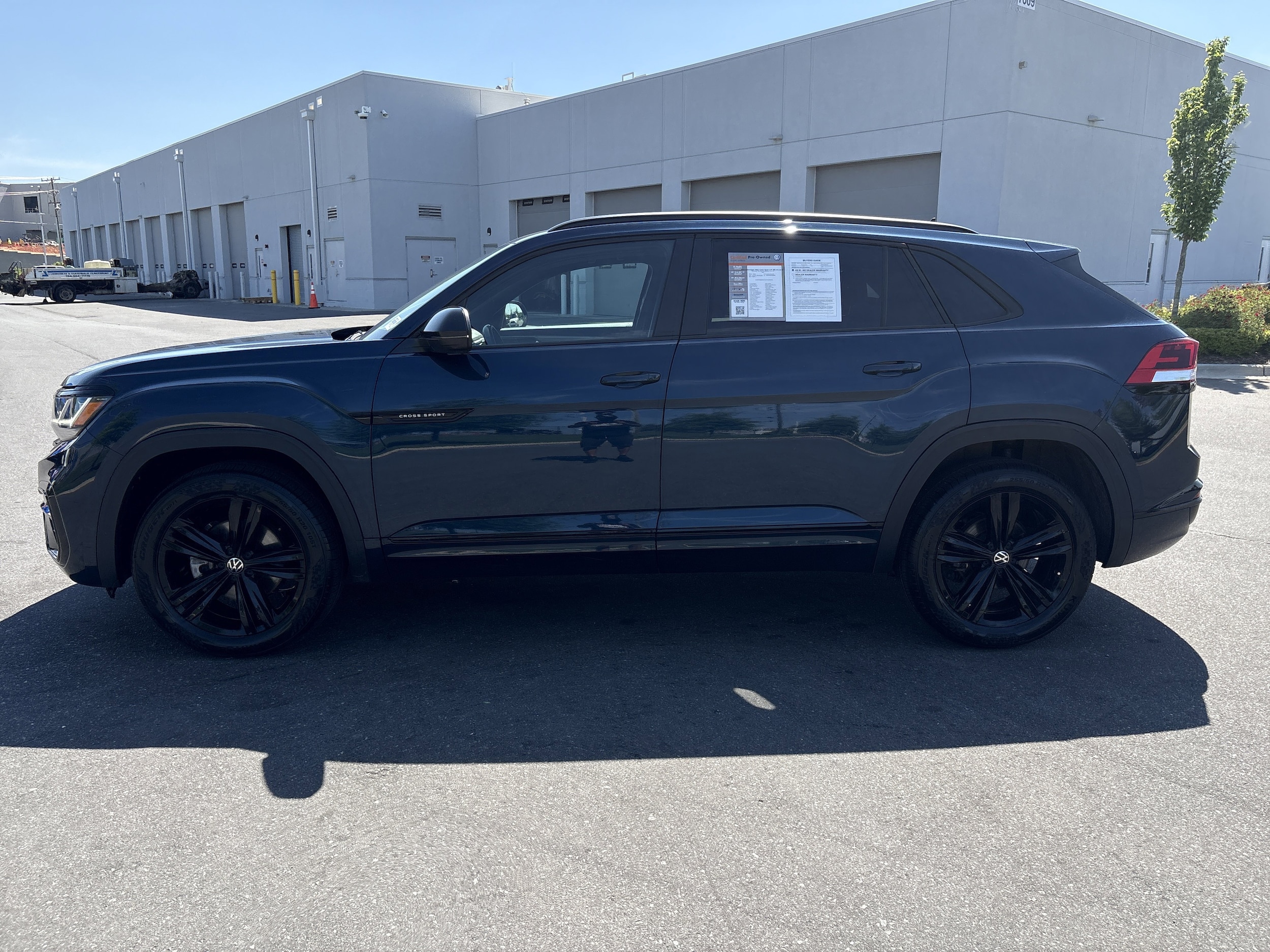 2023 Volkswagen Atlas Cross Sport 2.0T SEL R-Line Black photo 5