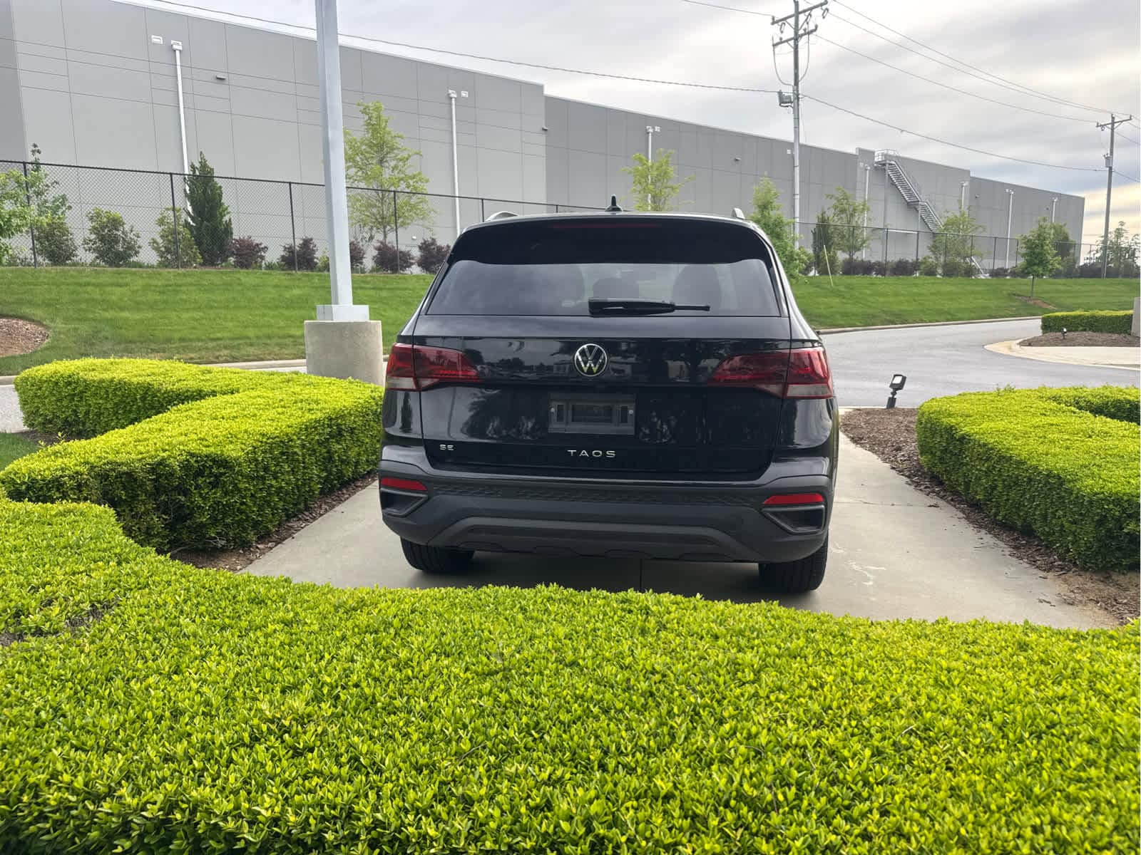 2024 Volkswagen Taos 1.5T SE Black photo 6