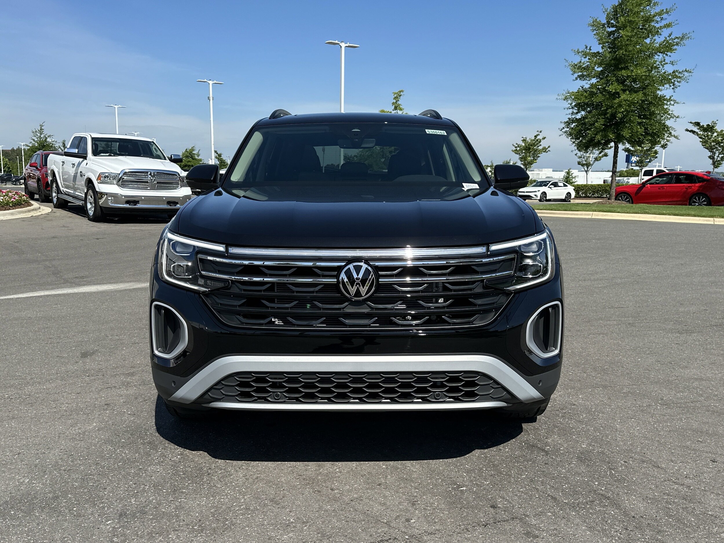 2025 Volkswagen Atlas Peak Edition SE photo 3