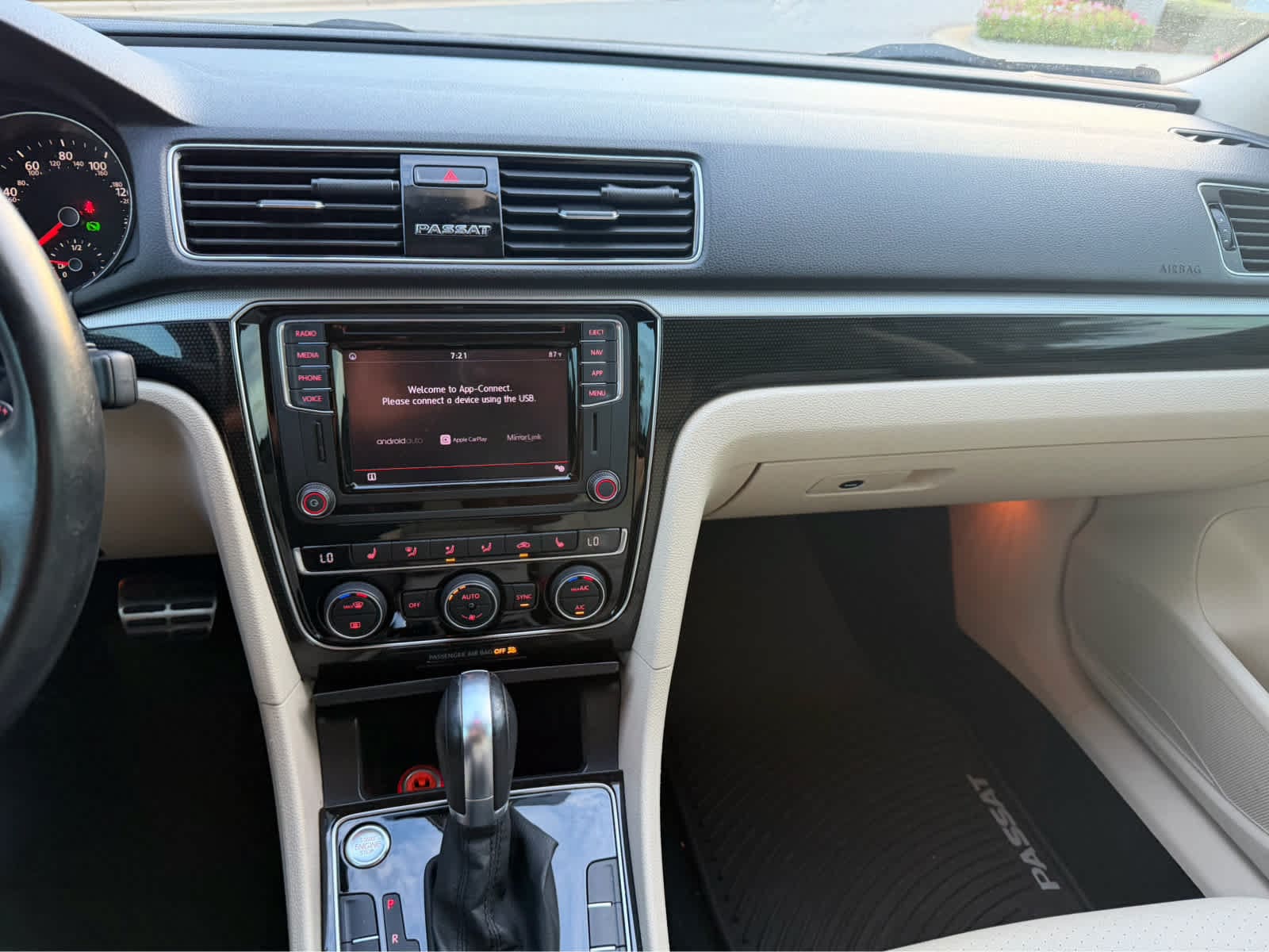 2019 Volkswagen Passat 2.0T SE R-Line