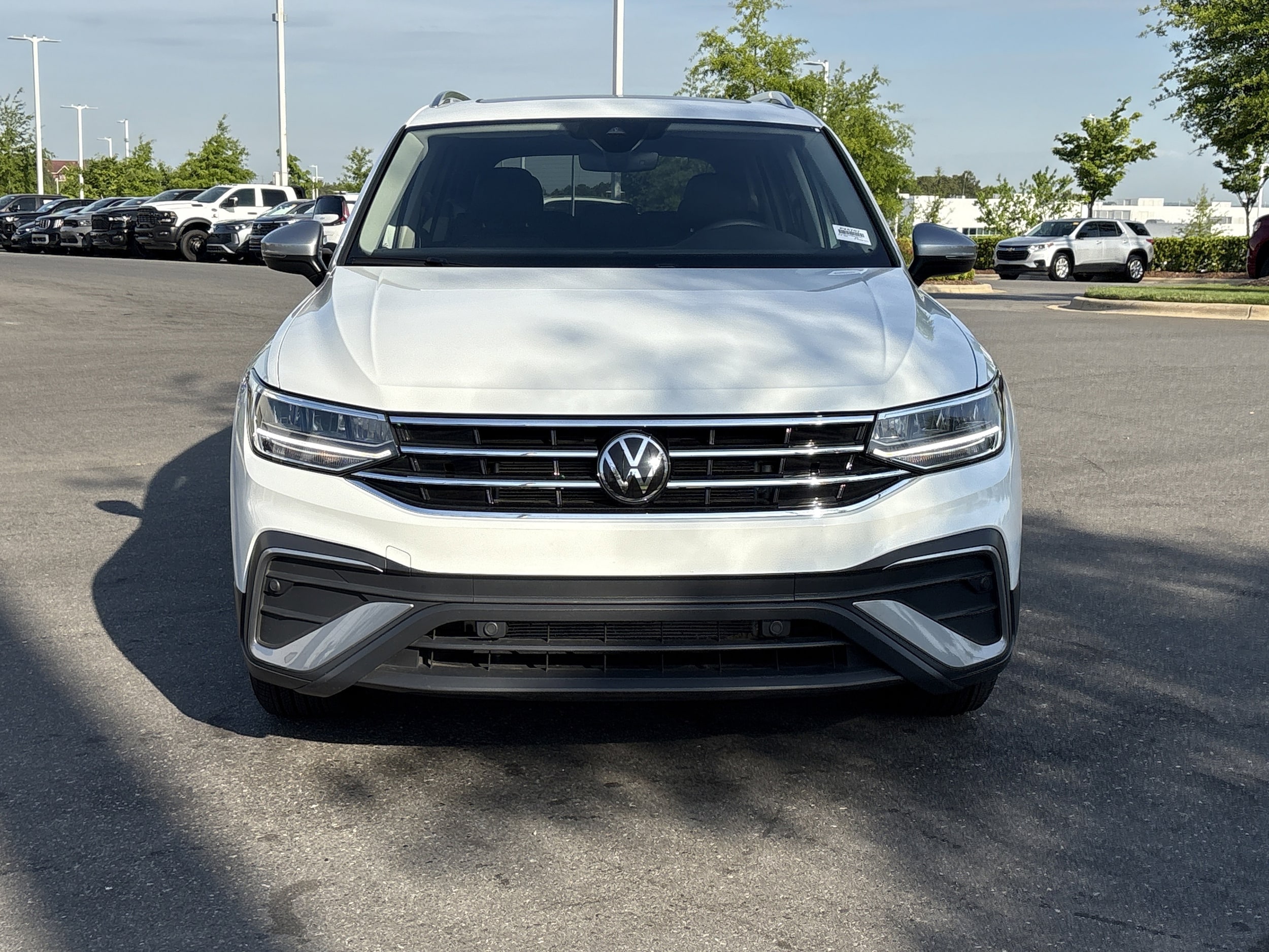 2024 Volkswagen Tiguan 2.0T Wolfsburg Edition photo 2