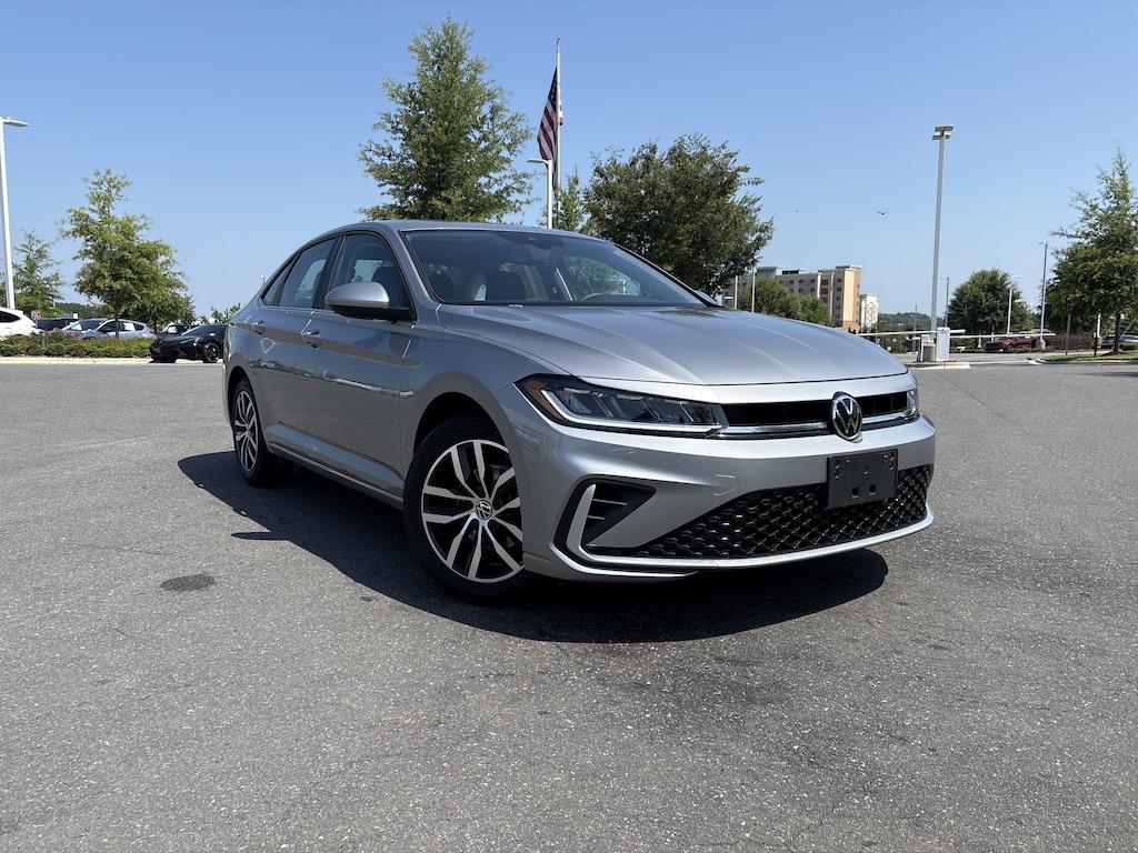 Certified 2025 Volkswagen Jetta 1.5T SE Sedan