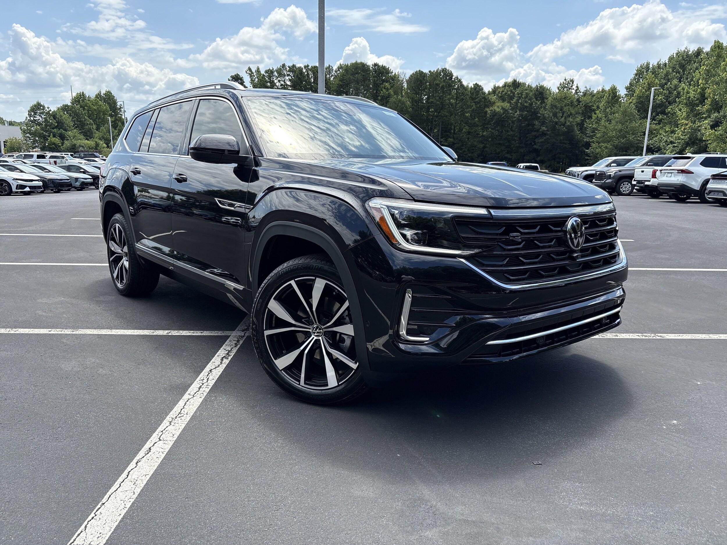 2025 Volkswagen Atlas SEL Premium R-Line photo 2