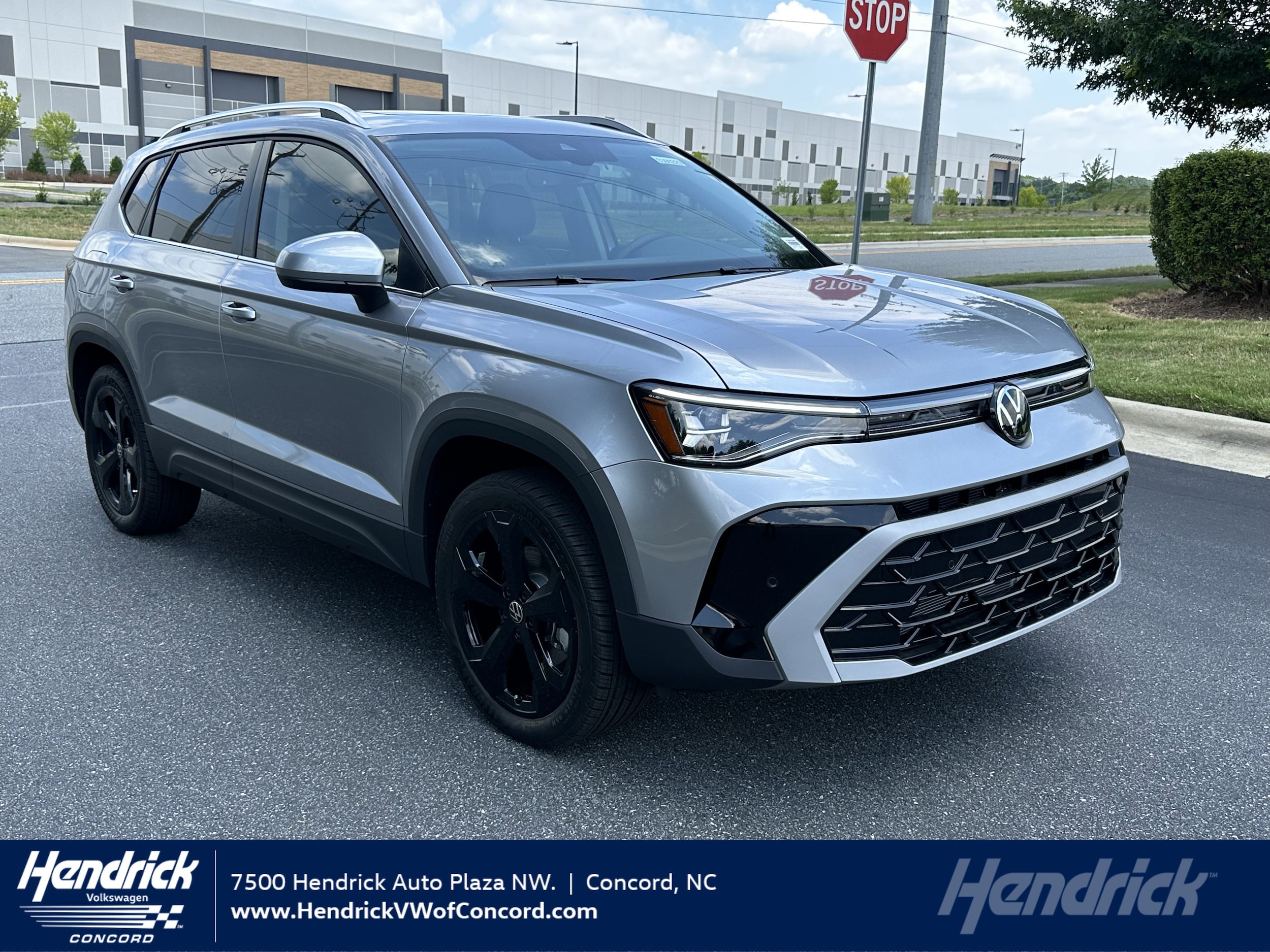 2025 Volkswagen Taos SEL's photo