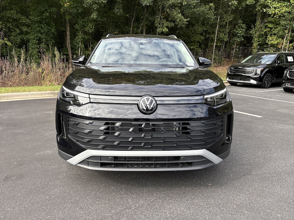 New 2025 Volkswagen Tiguan 2.0T SE SUV