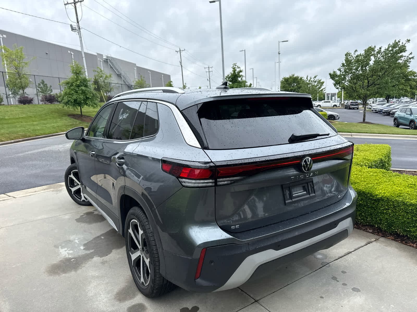 2025 Volkswagen Tiguan 2.0T SE photo 6