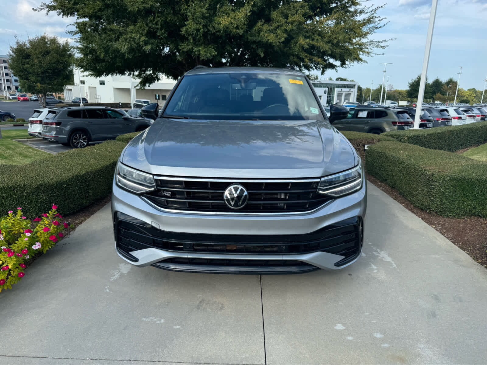 2024 Volkswagen Tiguan SE R-Line Black photo 3