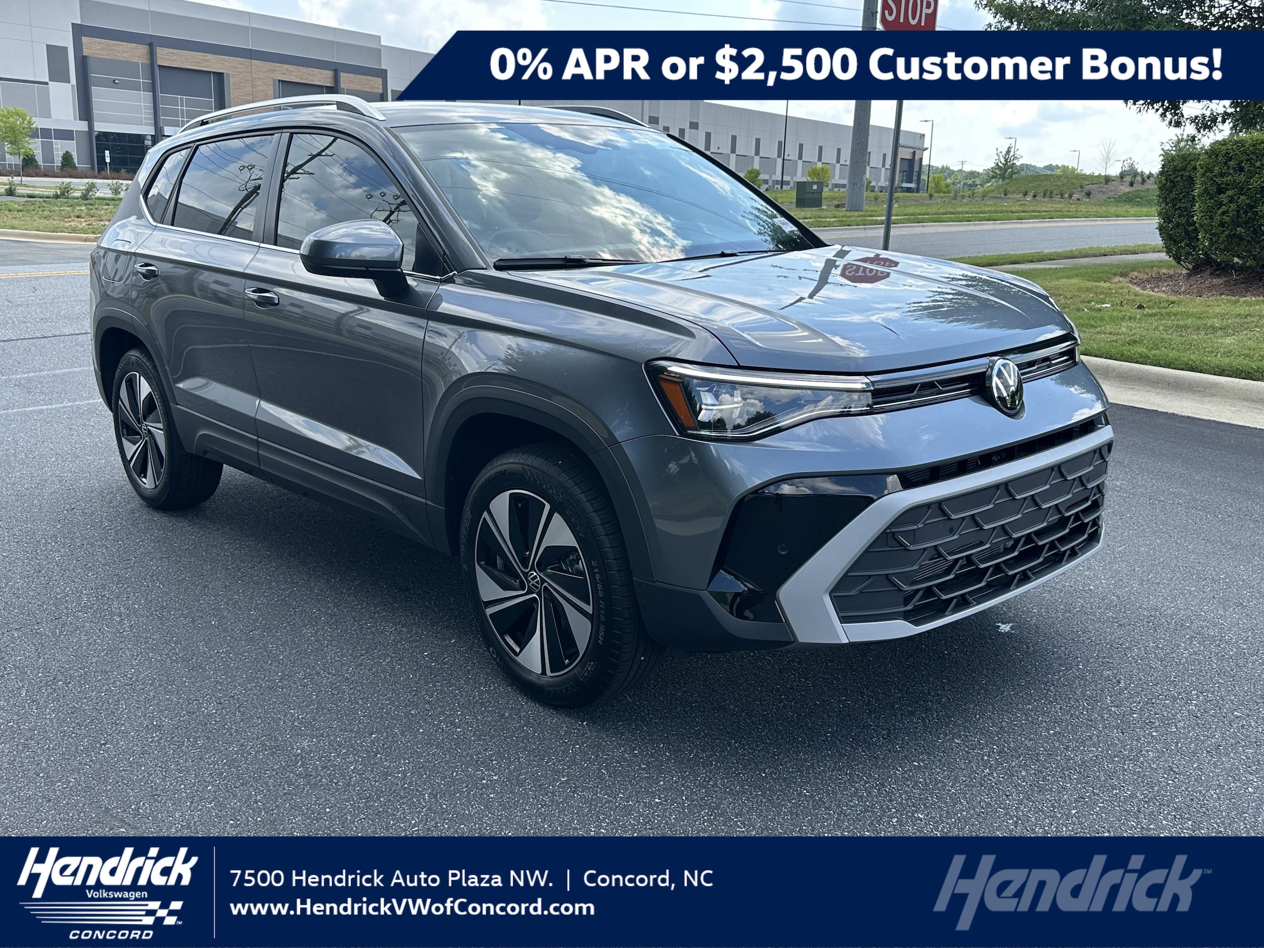 2025 Volkswagen Taos SE's photo