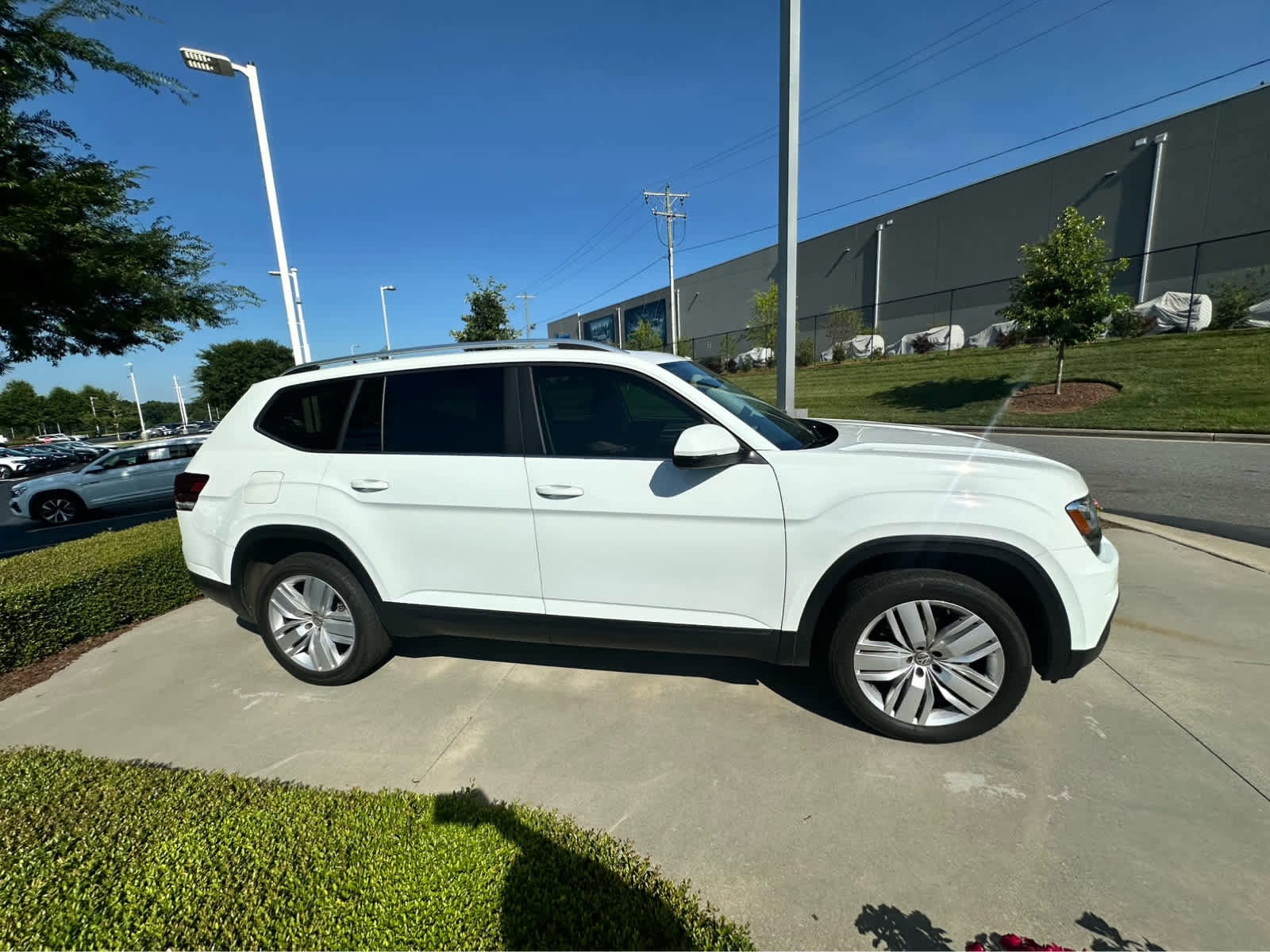 Used 2019 Volkswagen Atlas SE R-Line w/Tech with VIN 1V2WR2CA1KC583971 for sale in Concord, NC