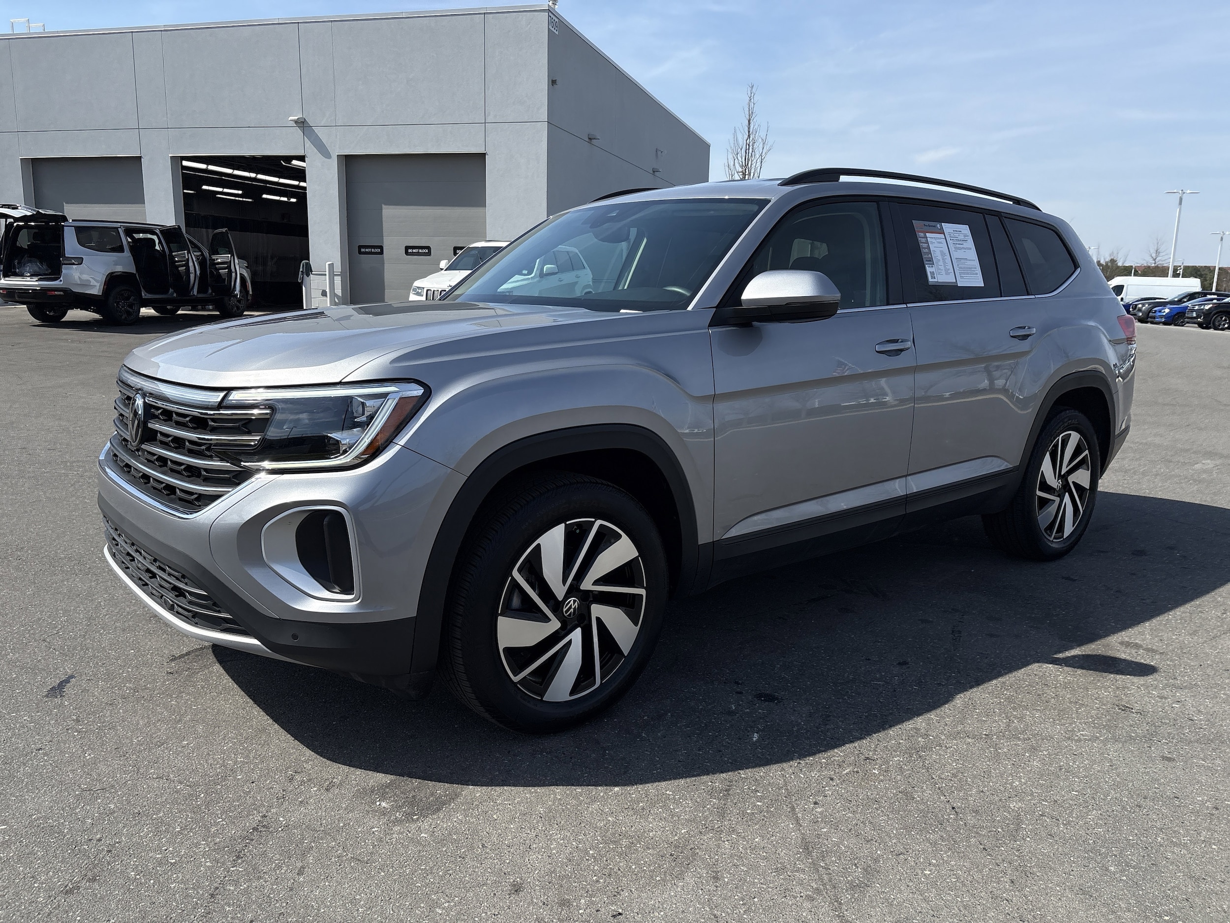 2025 Volkswagen Atlas 2.0T SE w/Technology photo 4
