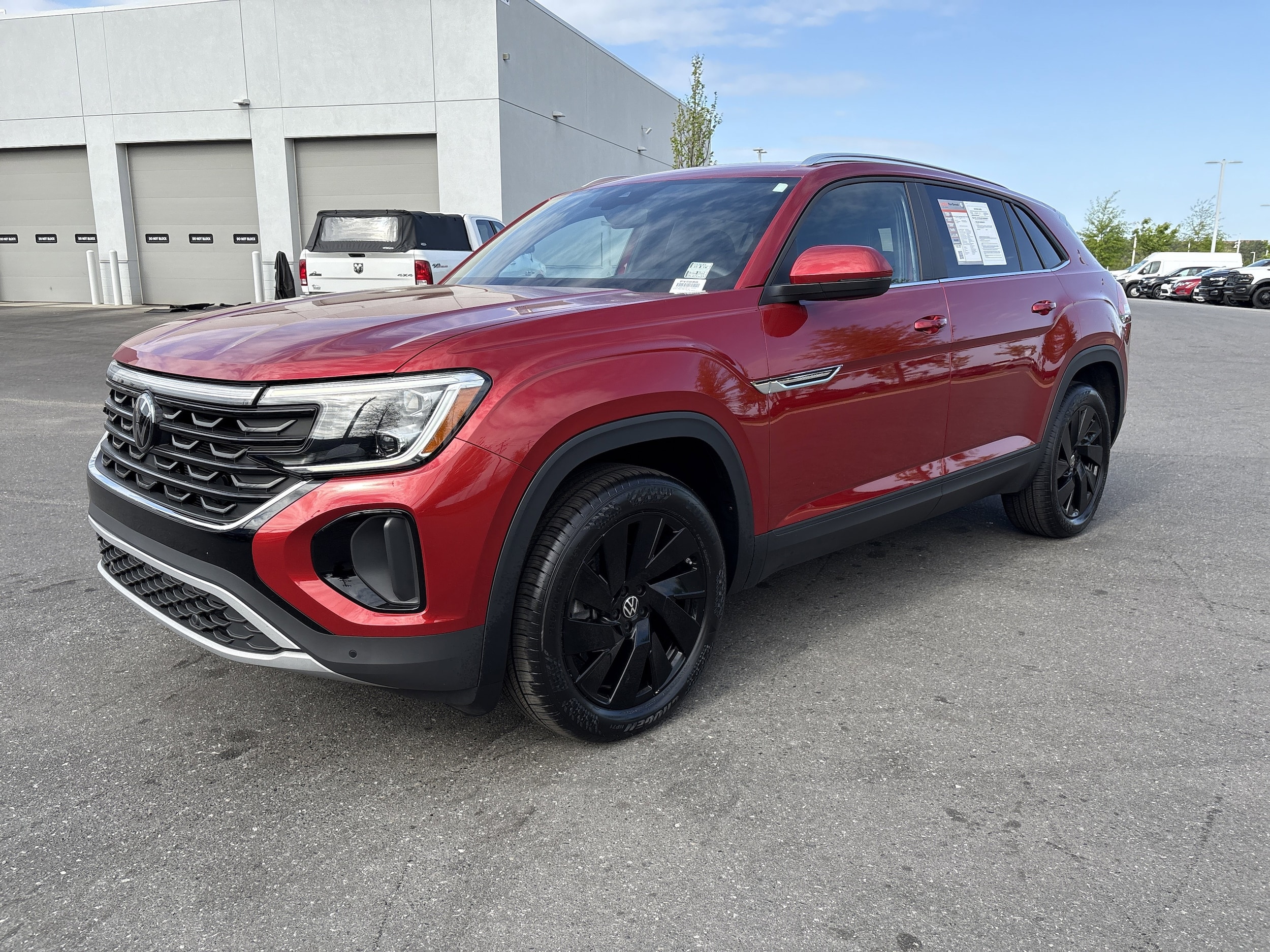 2024 Volkswagen Atlas Cross Sport 2.0T SE w/Technology photo 4