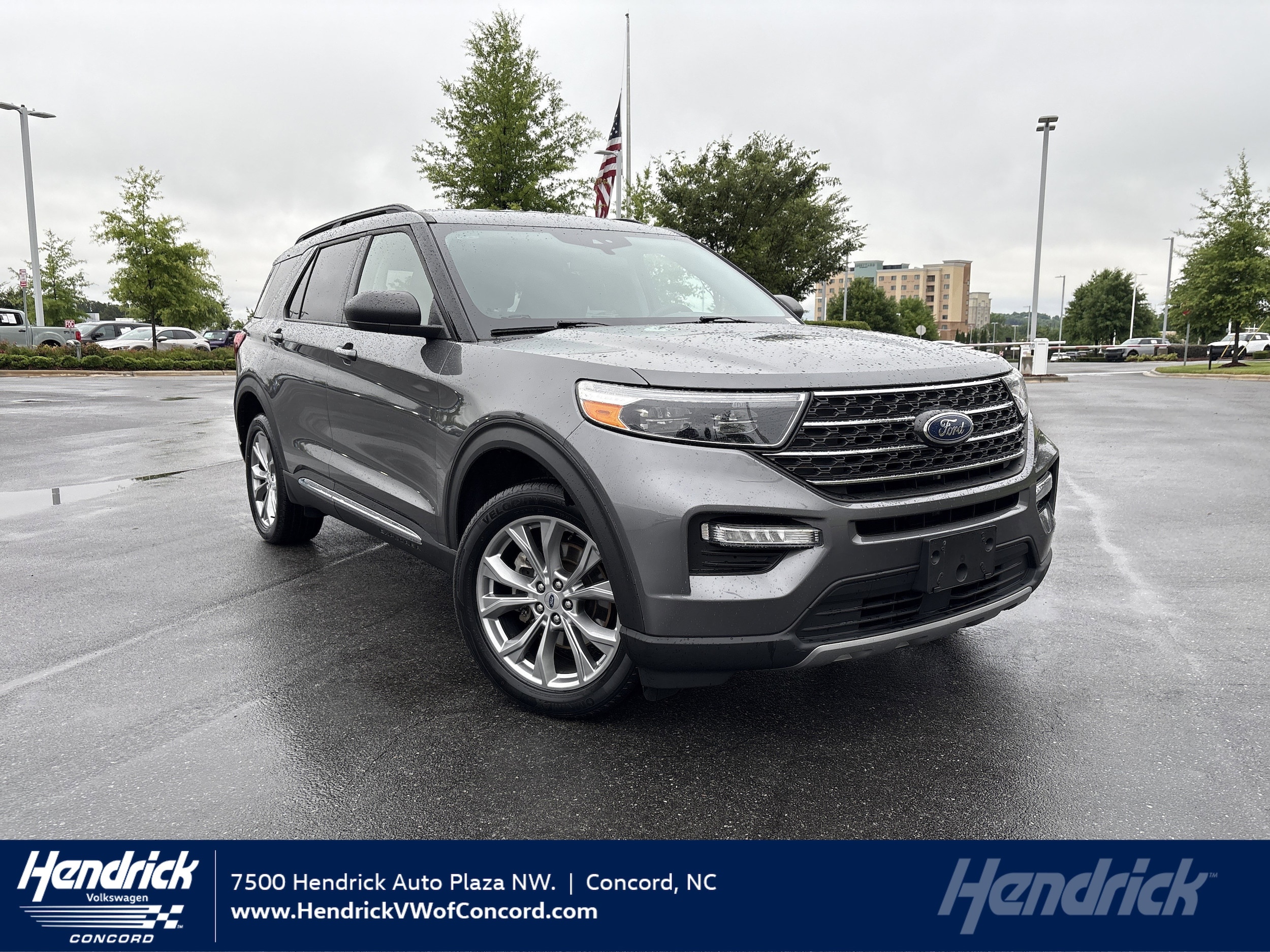 2023 Ford Explorer XLT 4WD's photo