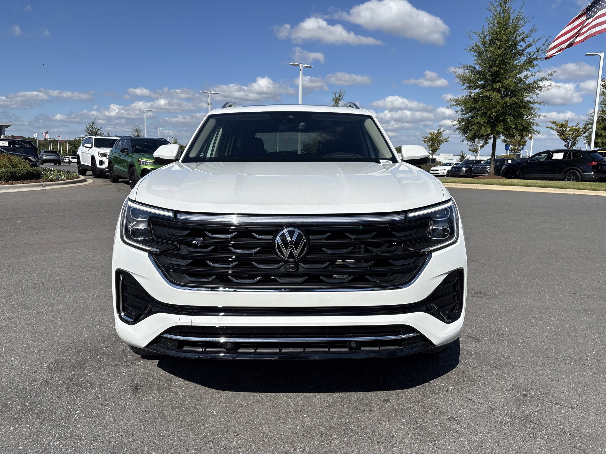 2025 Volkswagen Atlas SEL Premium R-Line photo 3