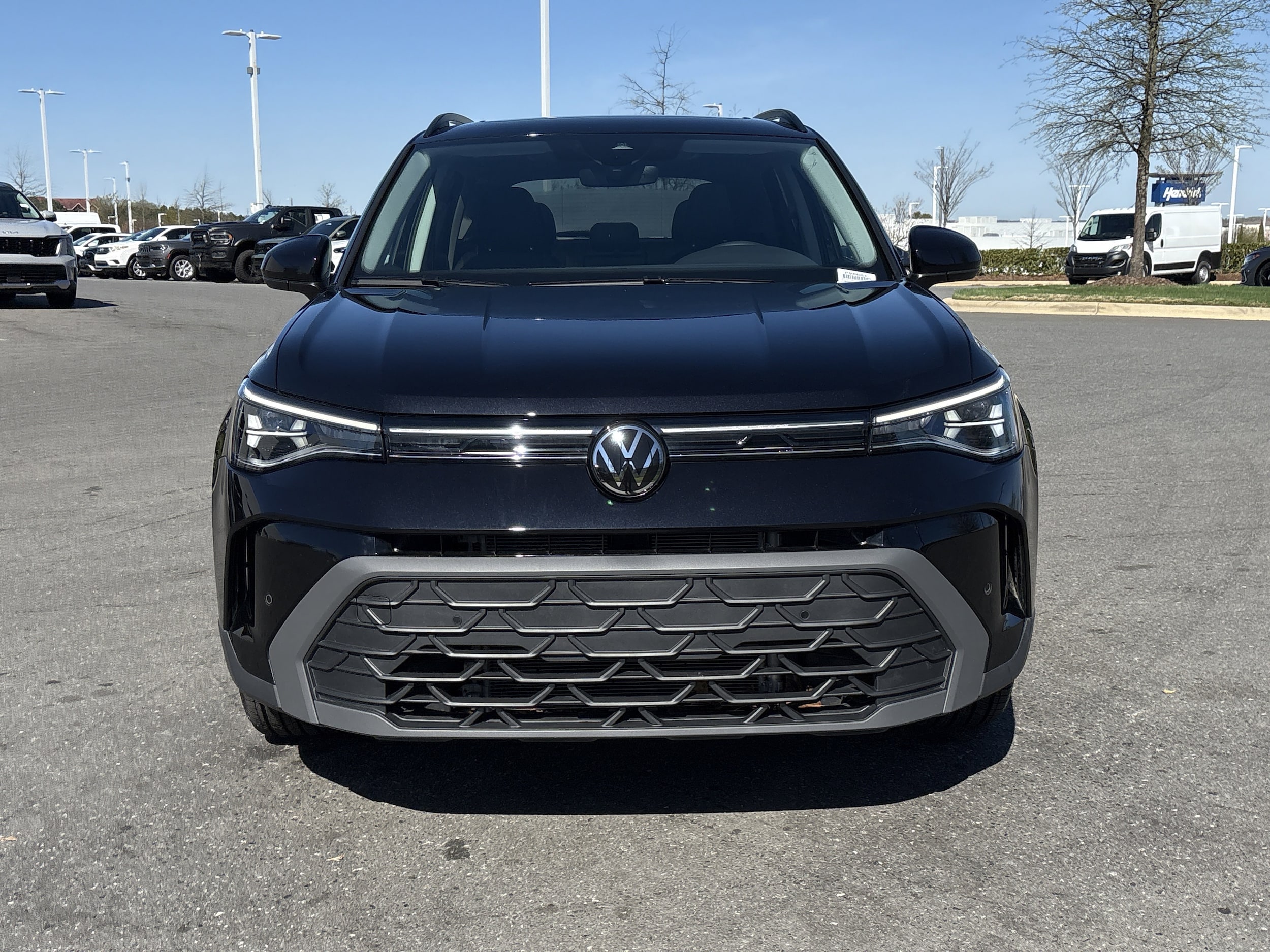 2025 Volkswagen Taos 1.5T SE Black photo 2