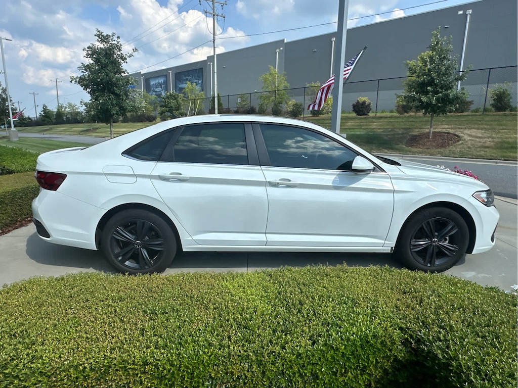 Used 2024 Volkswagen Jetta 1.5T SE Sedan